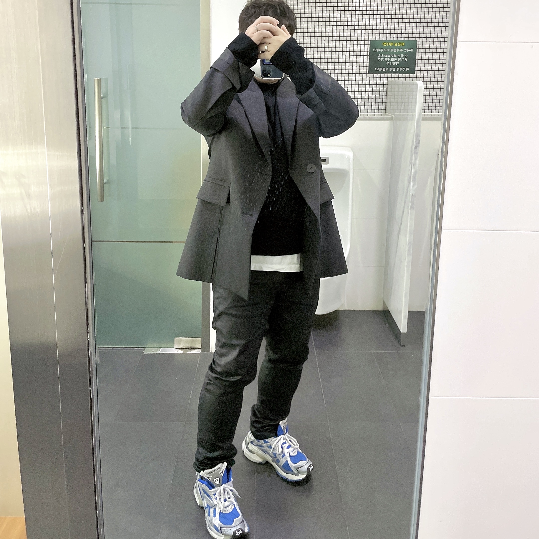 Balenciaga Runner Sneakers Blue White 착용 스타일