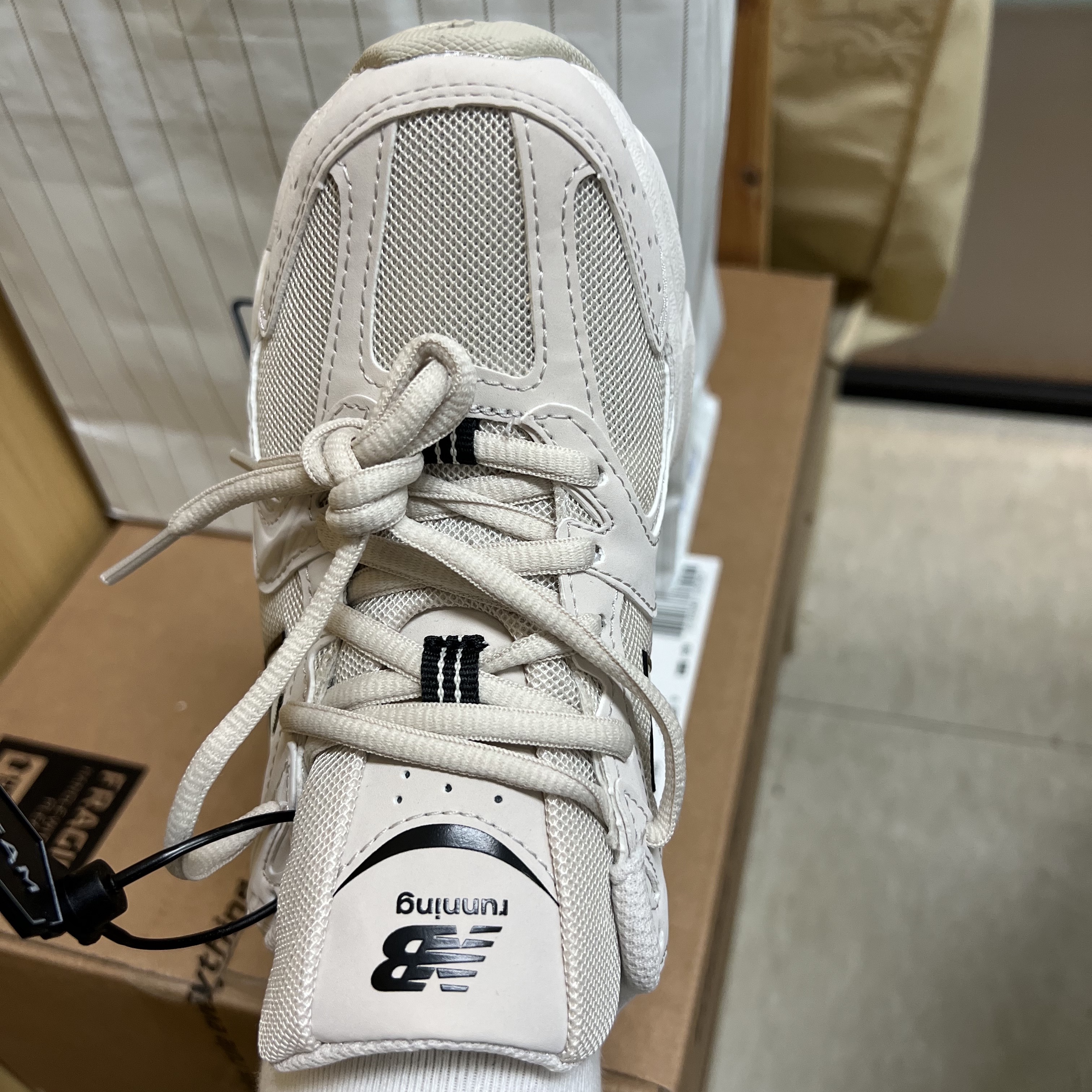 New Balance 530 Ivory 착용 스타일 - 2