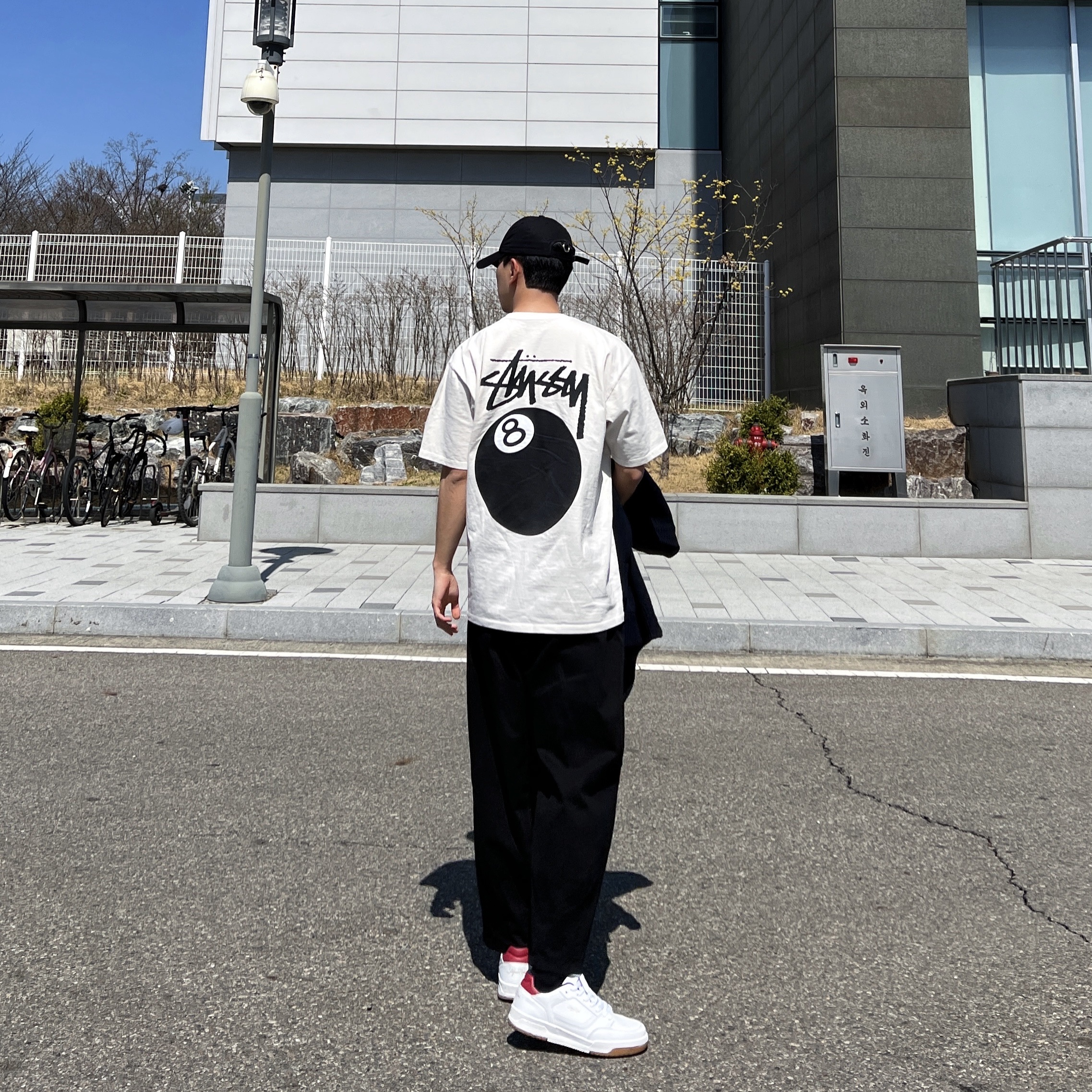 Stussy 8 Ball T-Shirt White - 22SS 착용 스타일