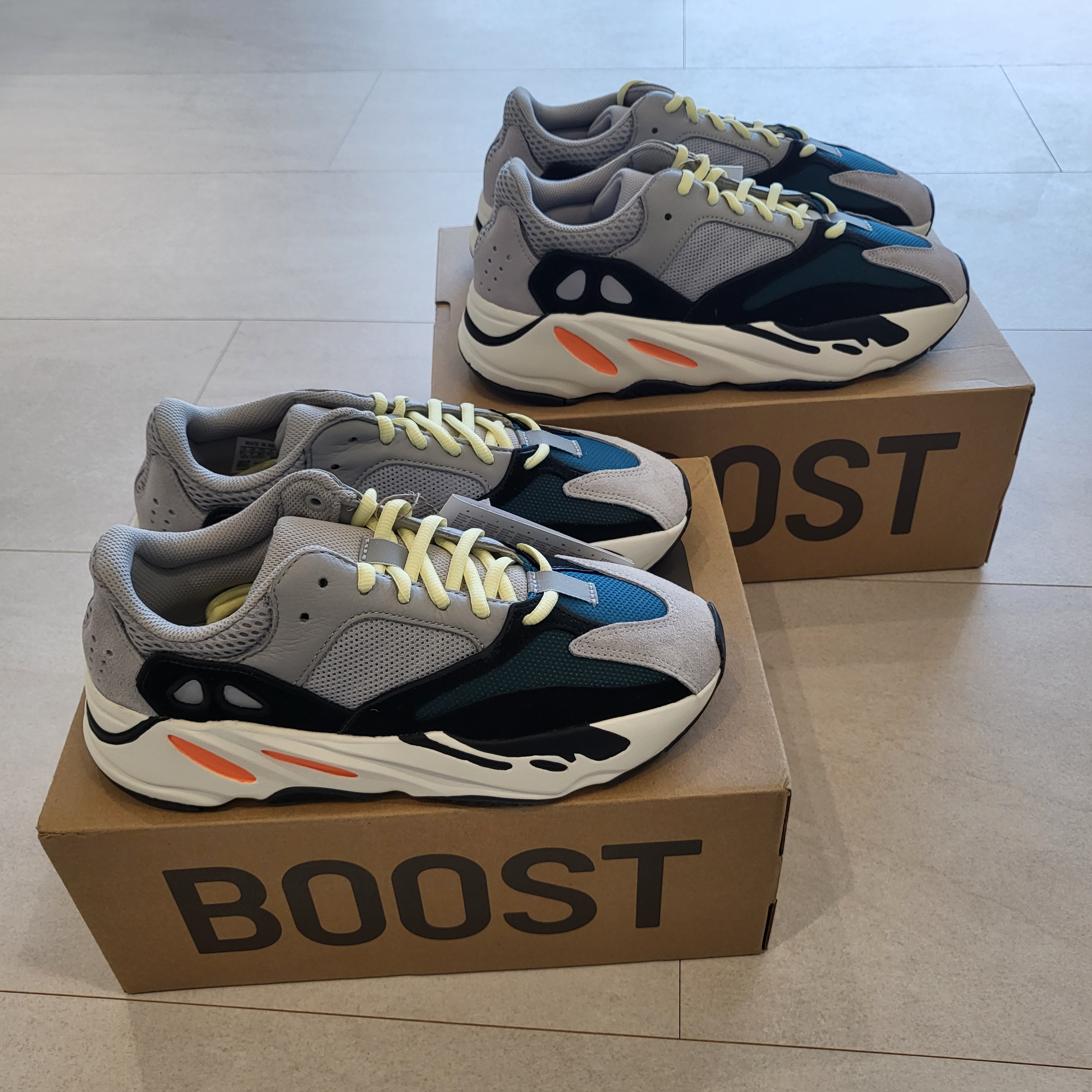 Adidas Yeezy Boost 700 Wave Runner Solid Grey 2021/2022 착용 스타일 - 1