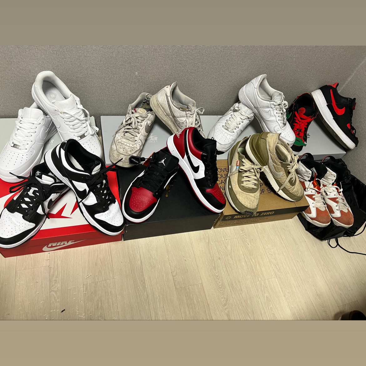 Jordan 1 Low Bred Toe, Nike Air Force 1 '07 Low White 착용 스타일 - 4