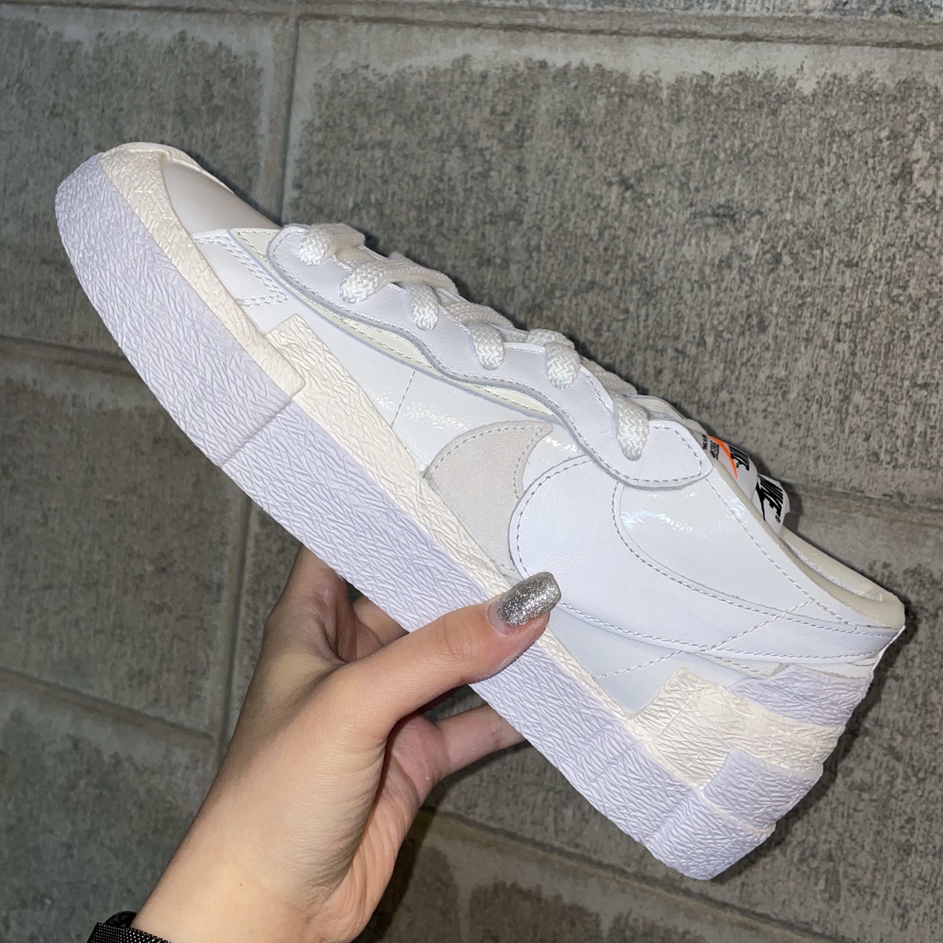 Nike x Sacai Blazer Low White Patent Leather 착용 스타일 - 1