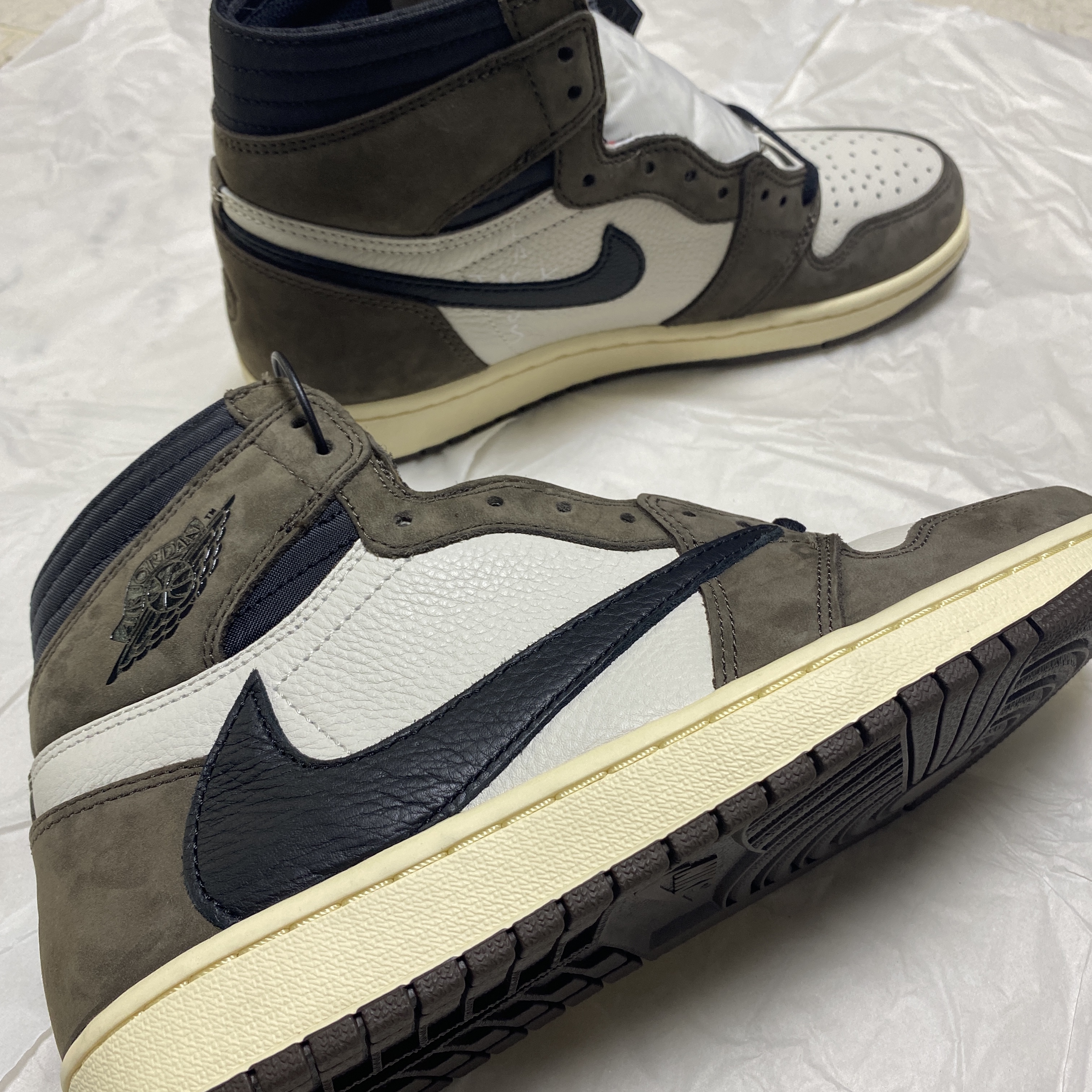 Jordan 1 x Travis Scott Retro High OG SP Mocha 착용 스타일