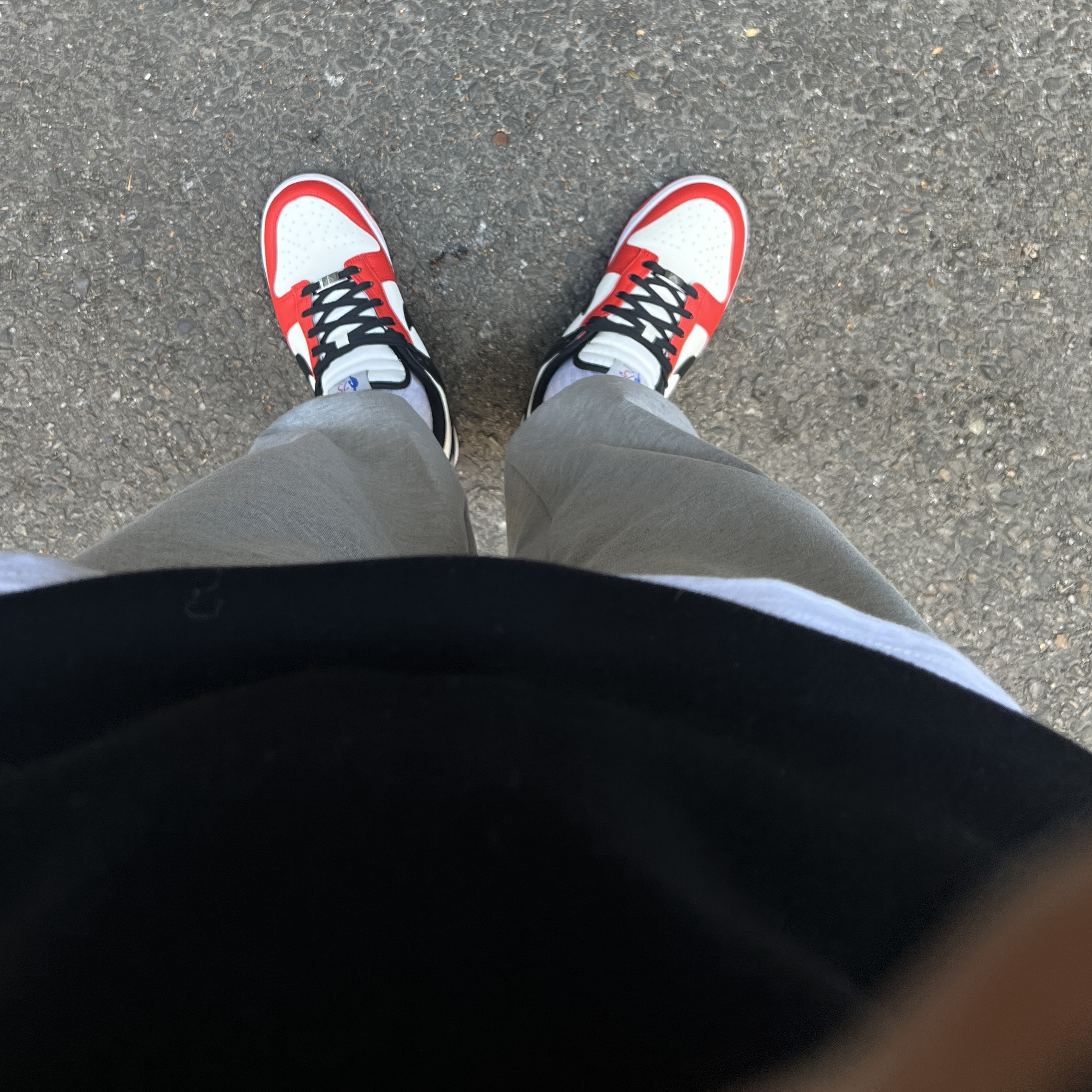 Nike x NBA Dunk Low Retro EMB Black and Chile Red 착용 스타일