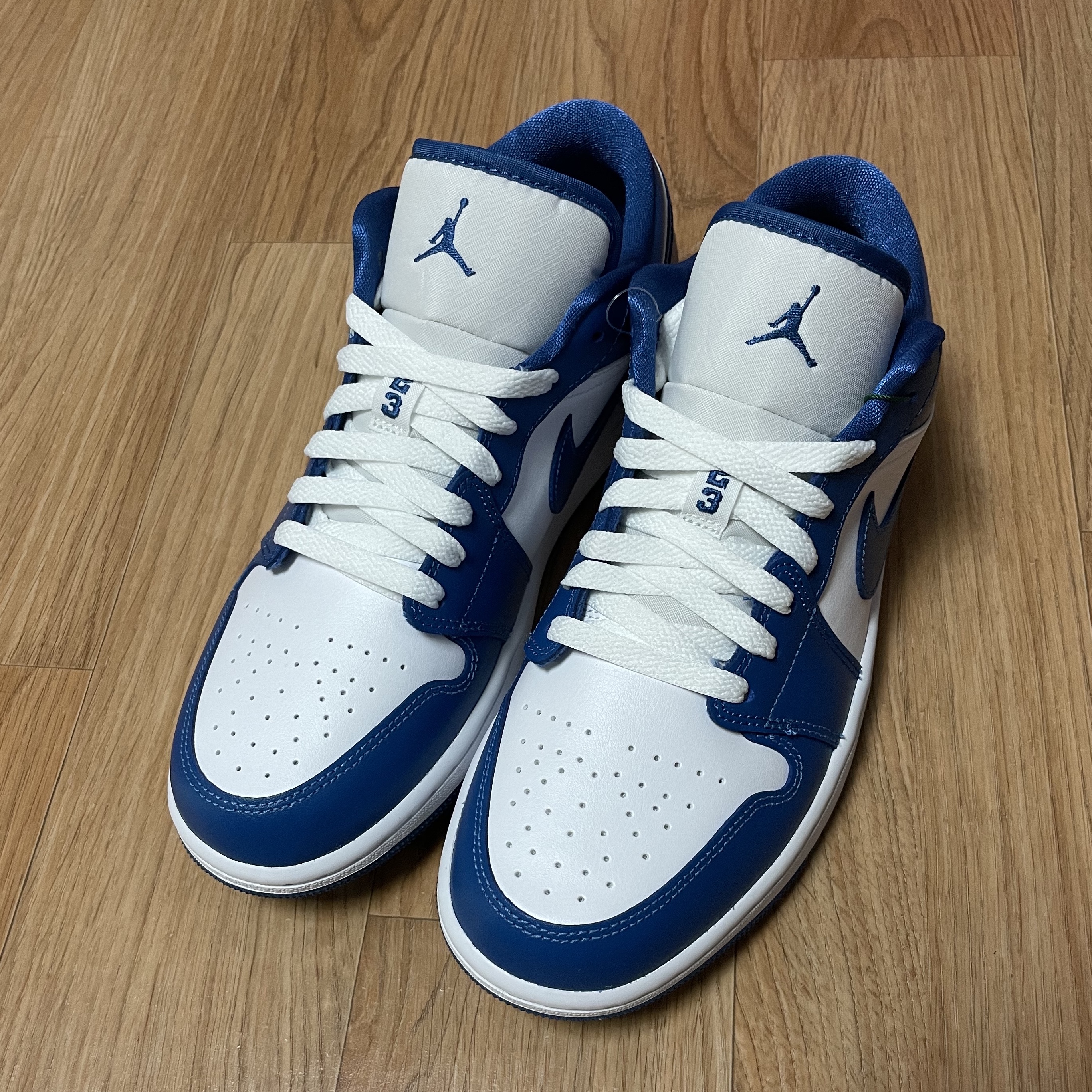 (W) Jordan 1 Low White Dark Marina Blue 착용 스타일 - 2