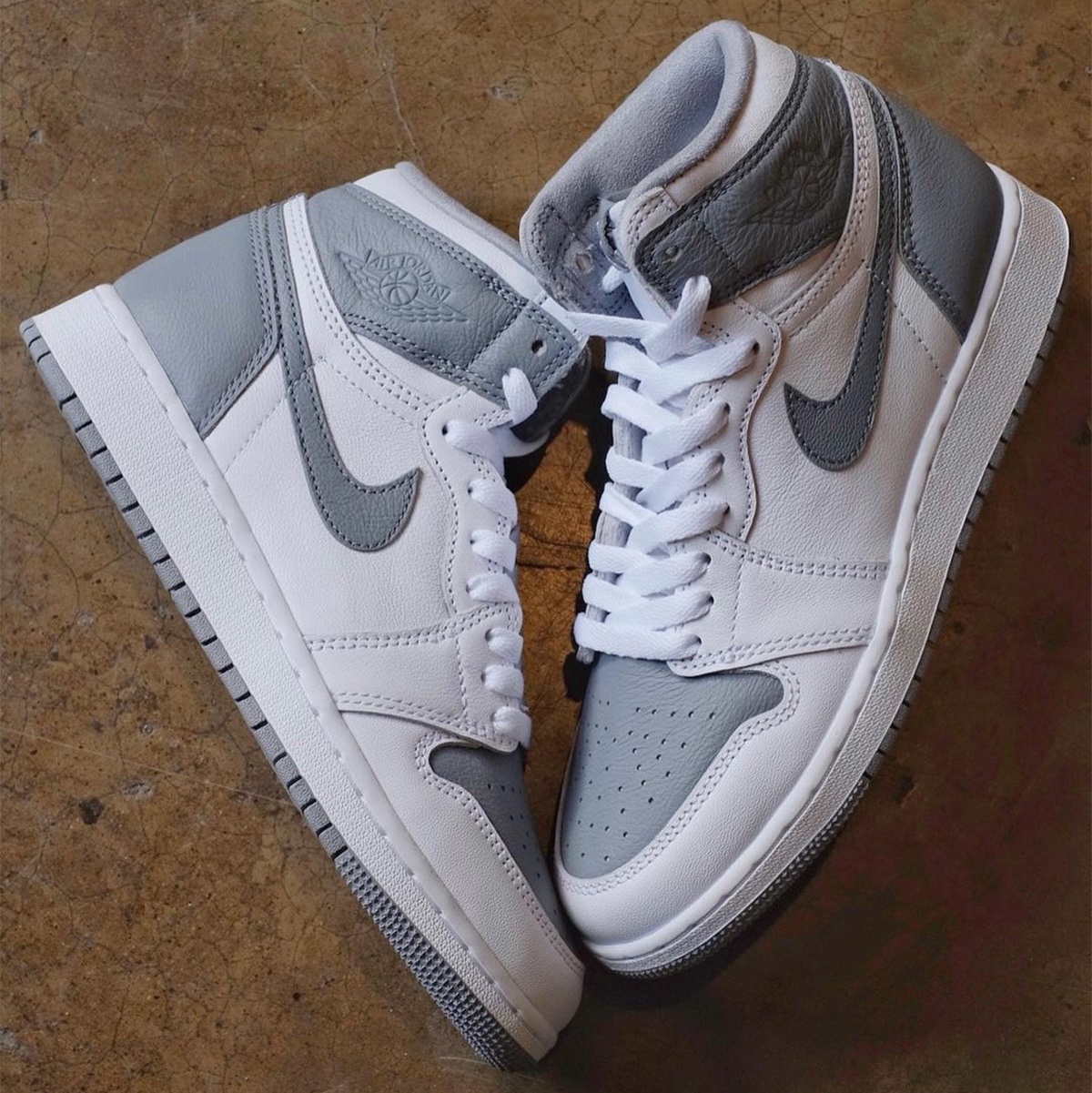Jordan 1 Retro High OG Stealth, (GS) Jordan 1 Retro High OG Stealth 착용 스타일 - 2