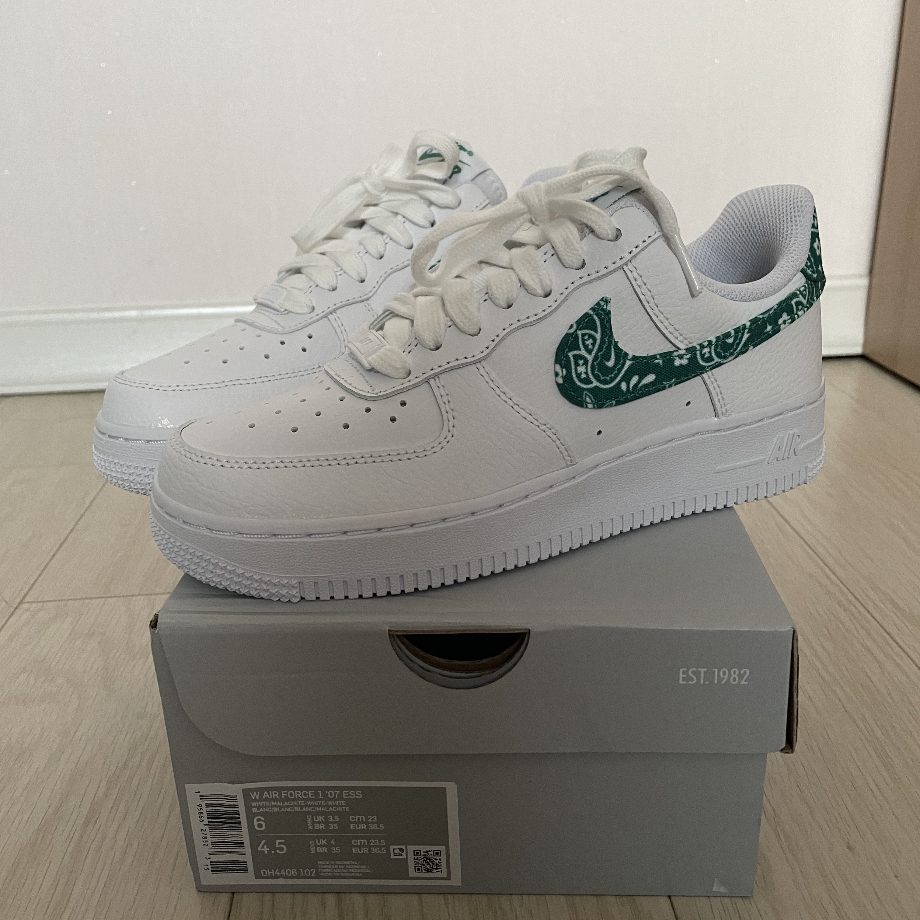 (W) Nike Air Force 1 '07 Essential Paisley Swoosh White Malachite 착용 스타일