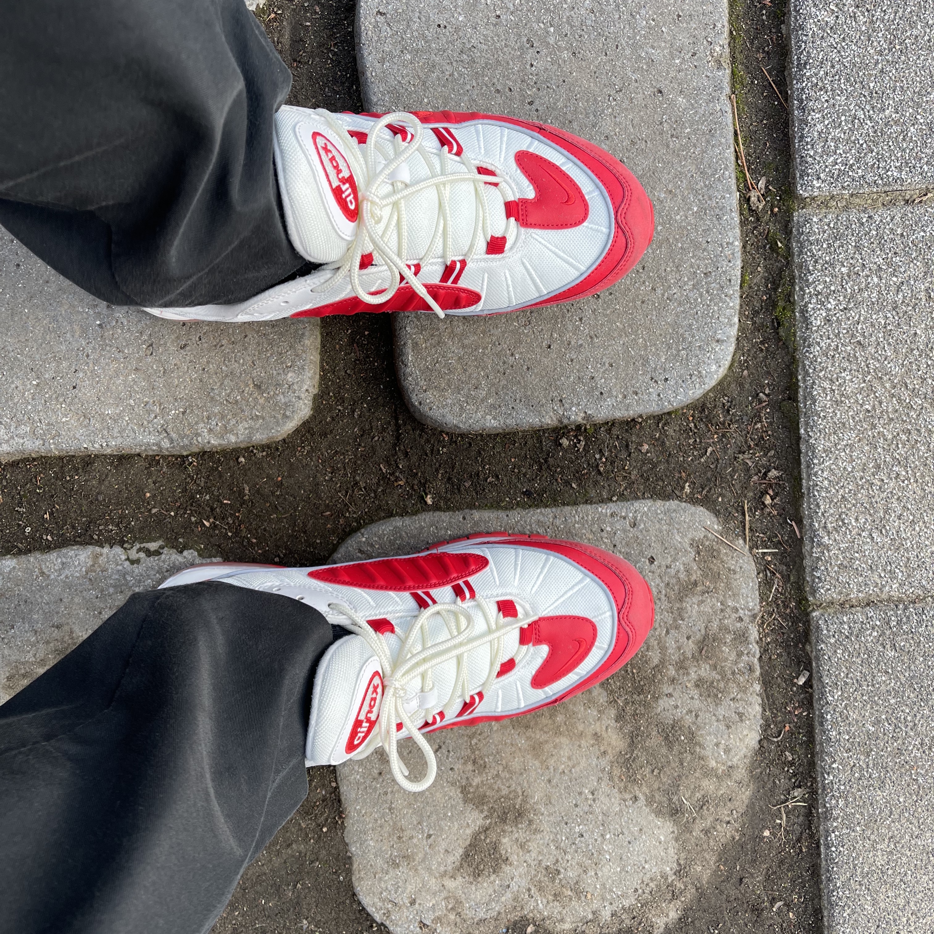 Nike Air Max 98 University Red White 착용 스타일 - 2