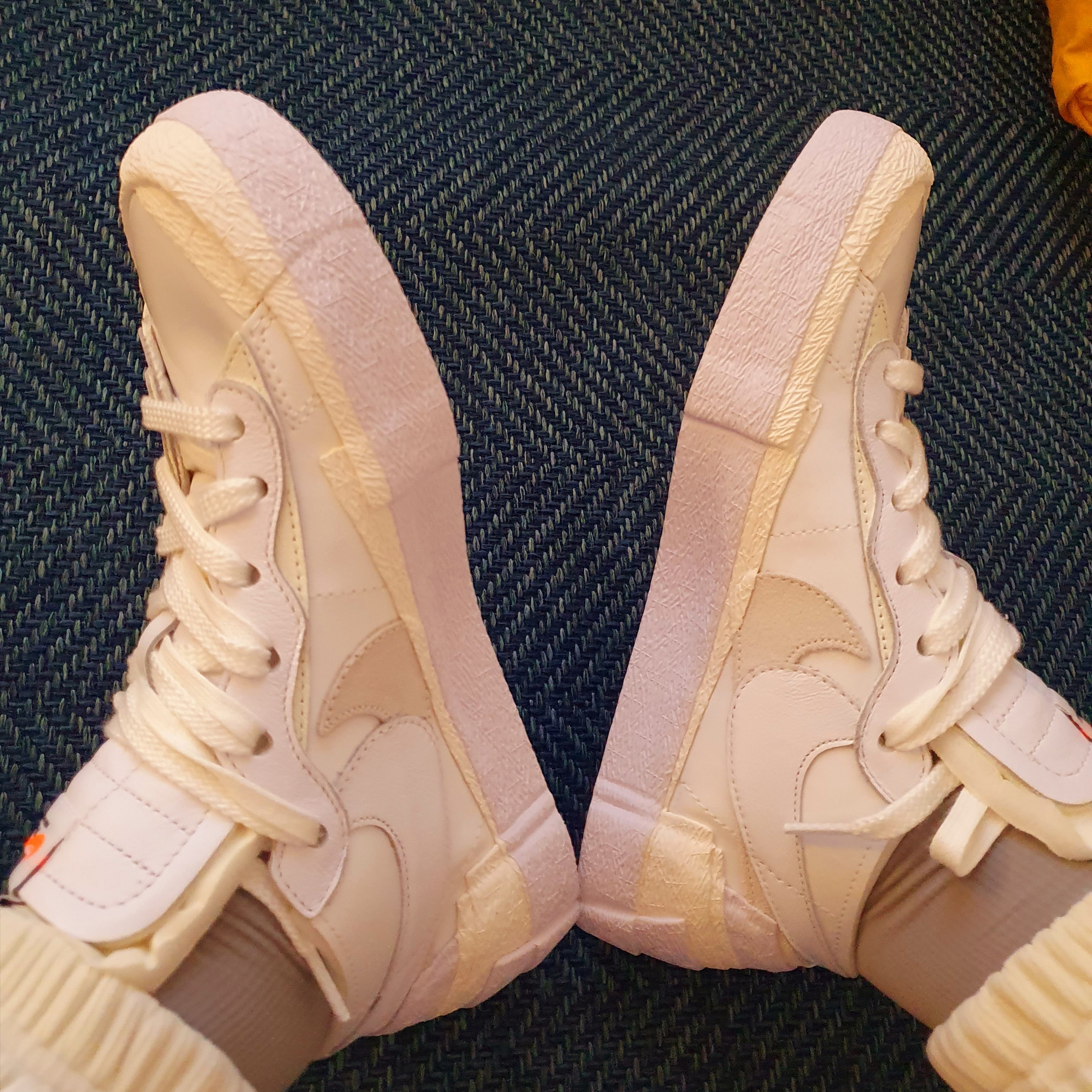 Nike x Sacai Blazer Low White Patent Leather, Supreme x Burberry Skateboard Deck Beige - 22SS 착용 스타일 - 3