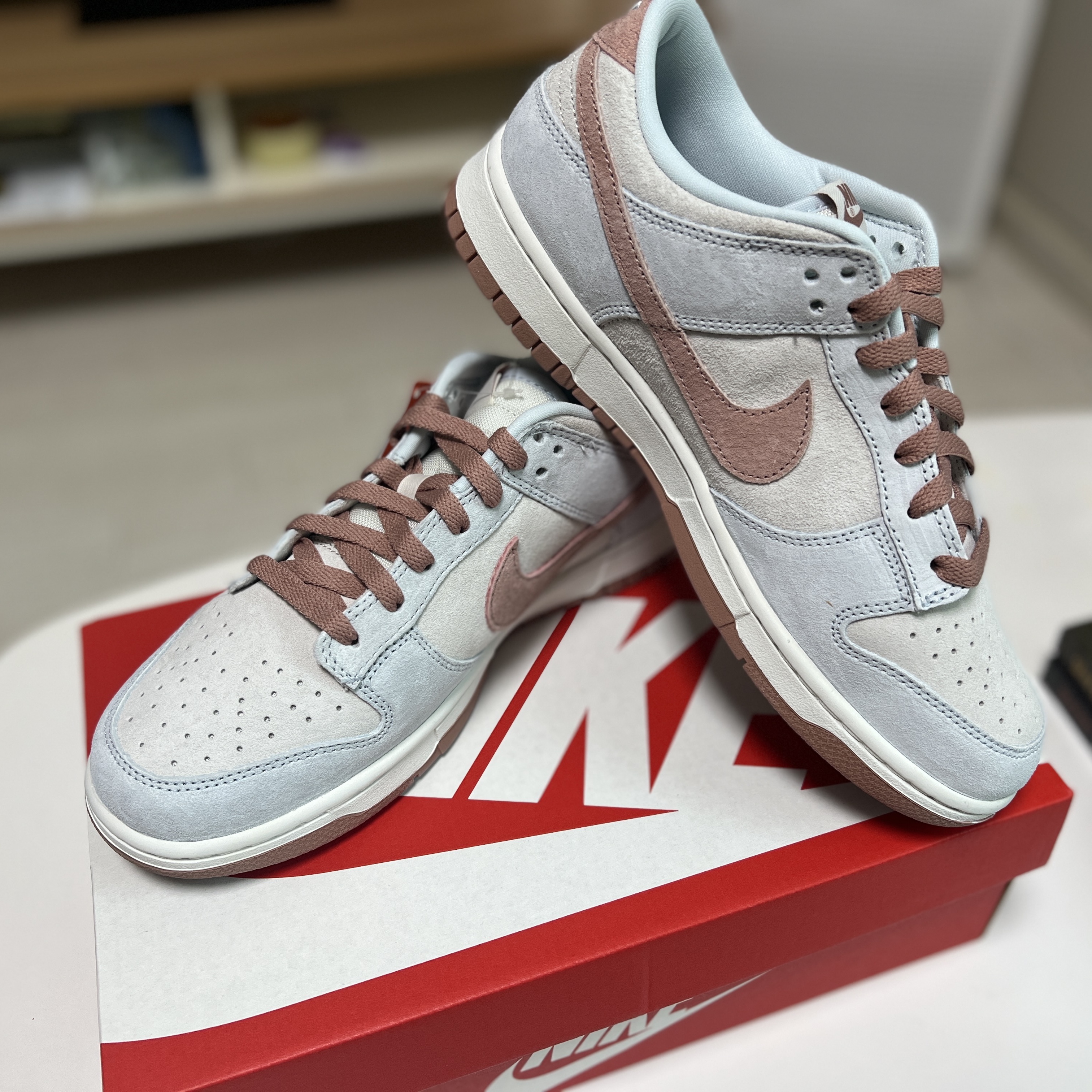 Nike Dunk Low Retro PRM Fossil Rose 착용 스타일