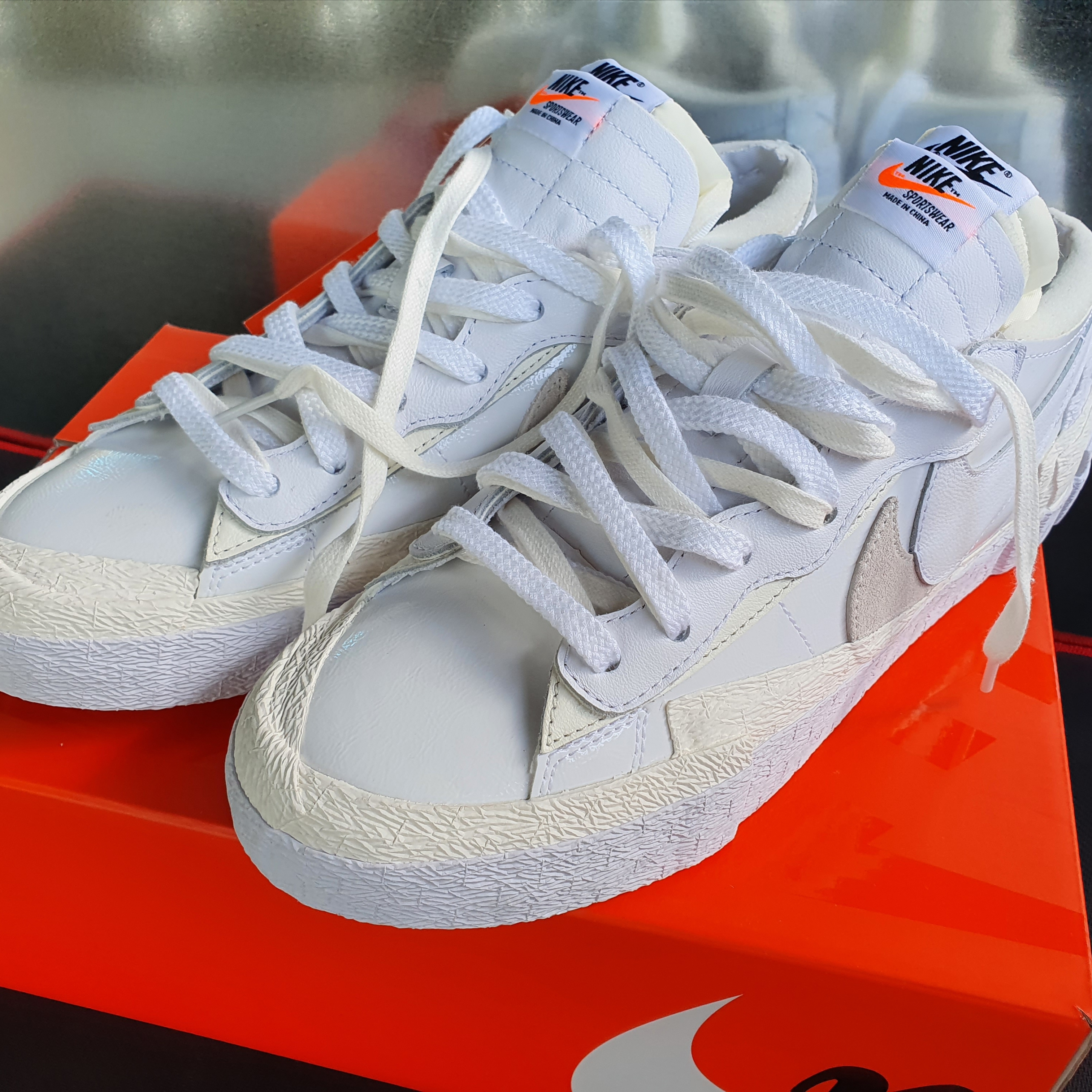 Nike x Sacai Blazer Low White Patent Leather 착용 스타일 - 2