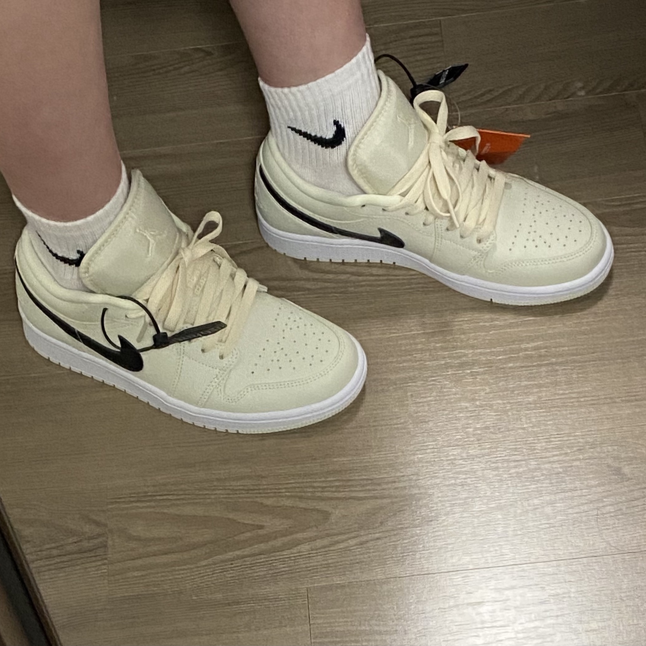 (W) Jordan 1 Low Coconut Milk 착용 스타일 - 2