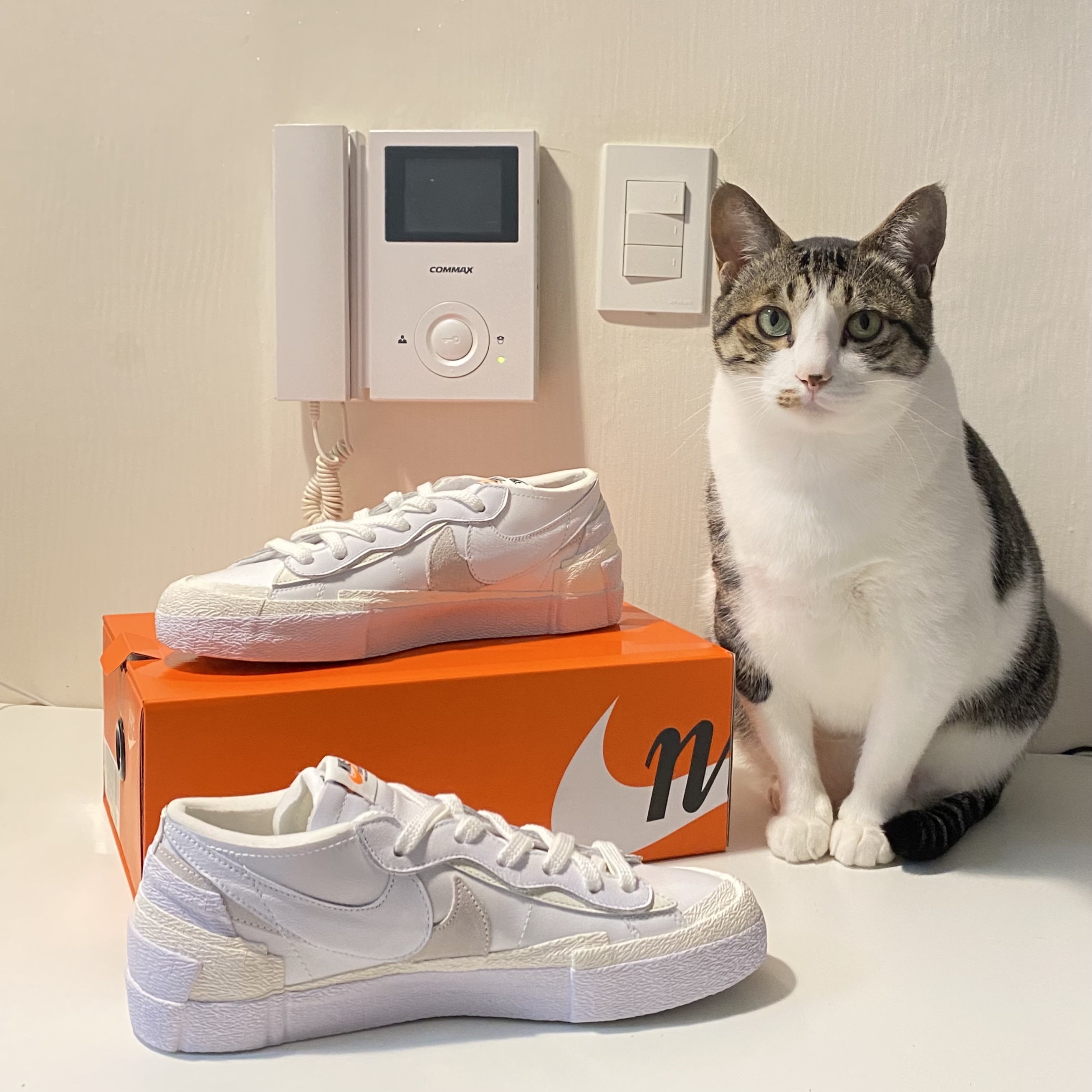 Nike x Sacai Blazer Low White Patent Leather 착용 스타일 - 3