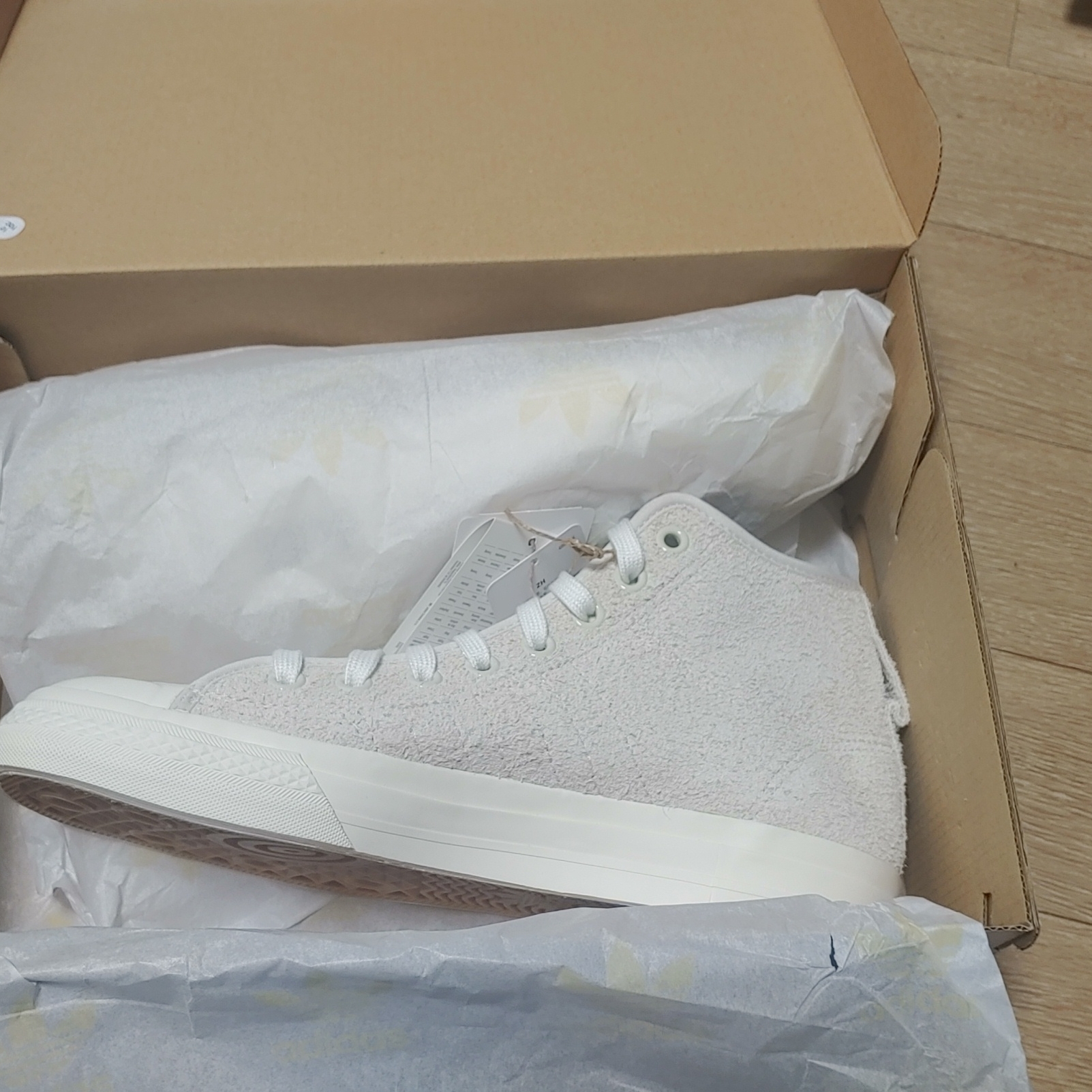 Adidas x Alife Nizza Hi Cream White 착용 스타일 - 4