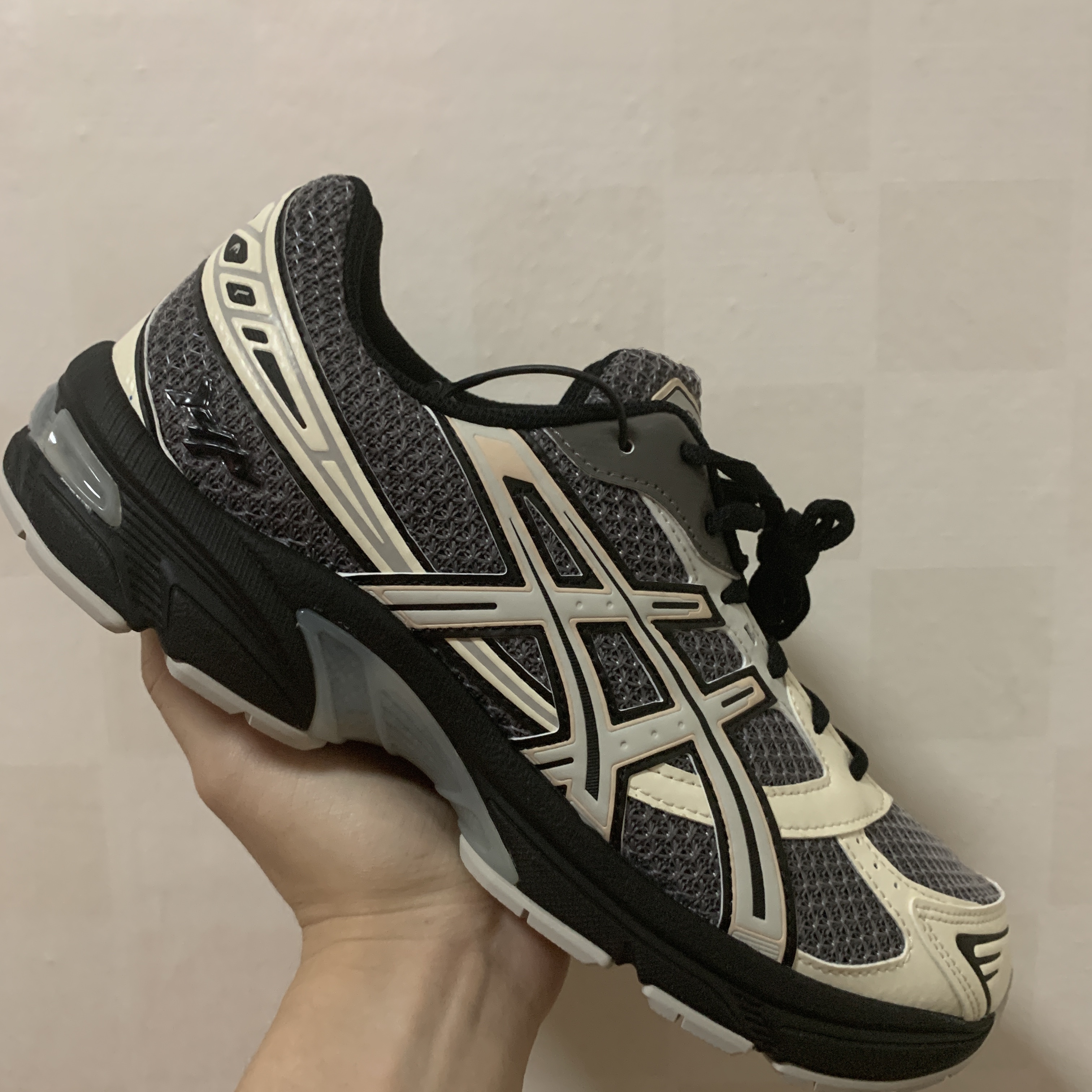 Asics x I4P Gel-1130 Mink Glacier Grey 착용 스타일 - 1