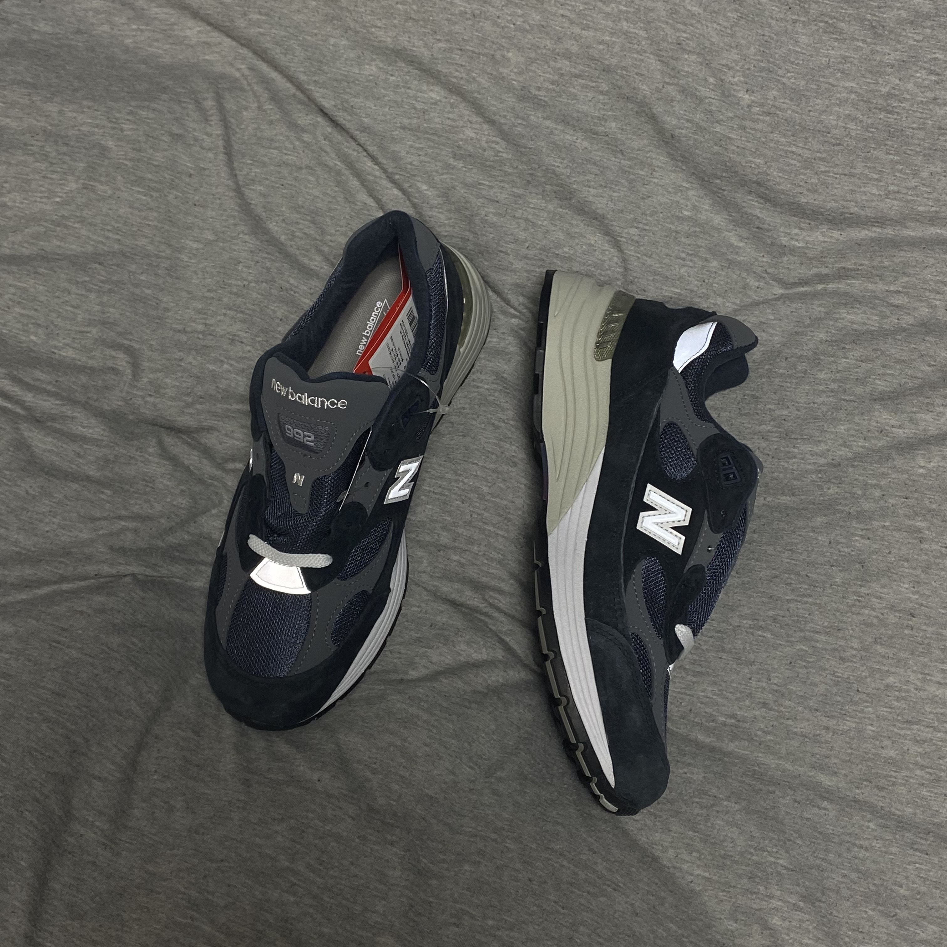 New Balance 992 Made in USA Navy 착용 스타일 - 1