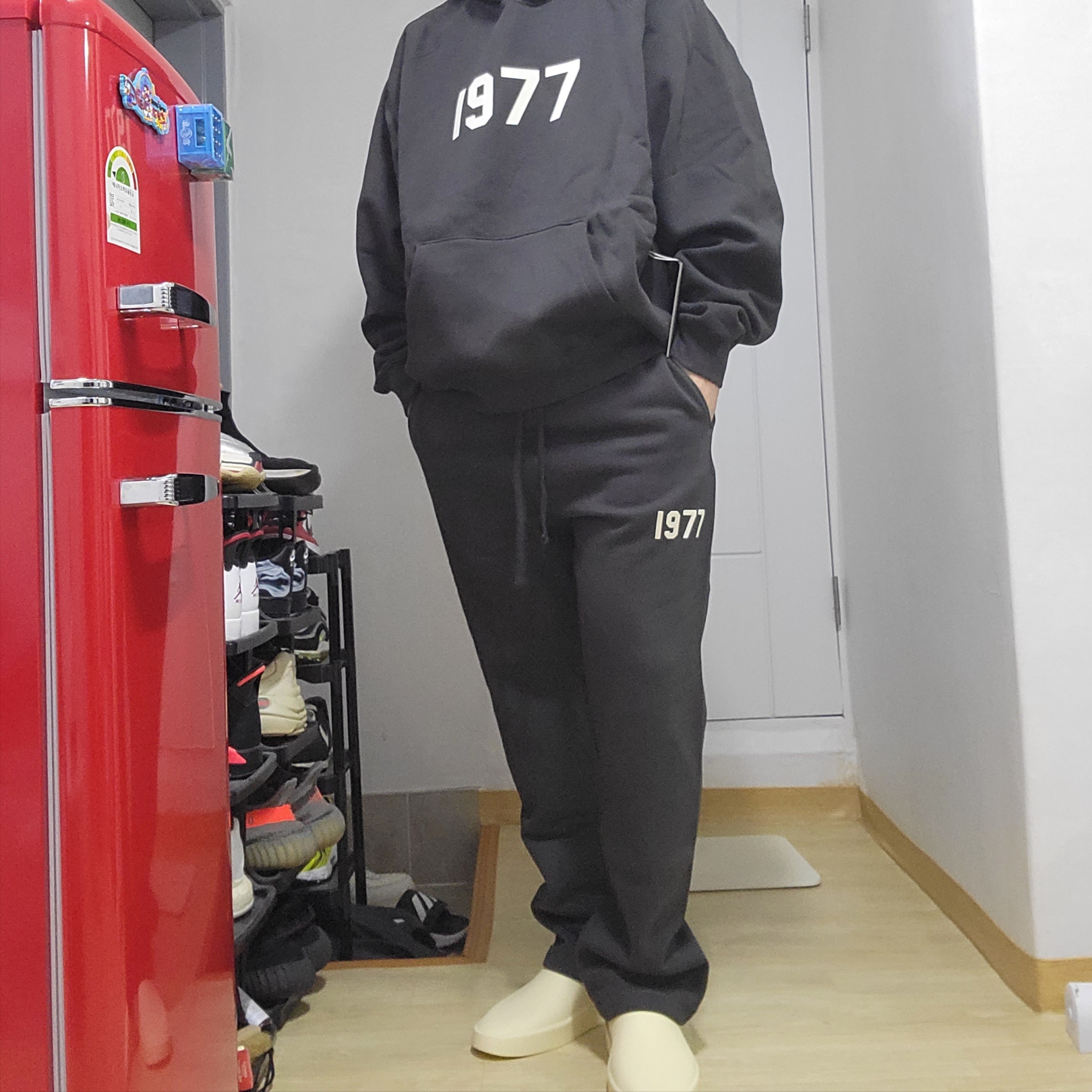 Essentials 1977 Hoodie Iron - 22SS, Essentials 1977 Relaxed Sweatpants Iron - 22SS 착용 스타일 - 2