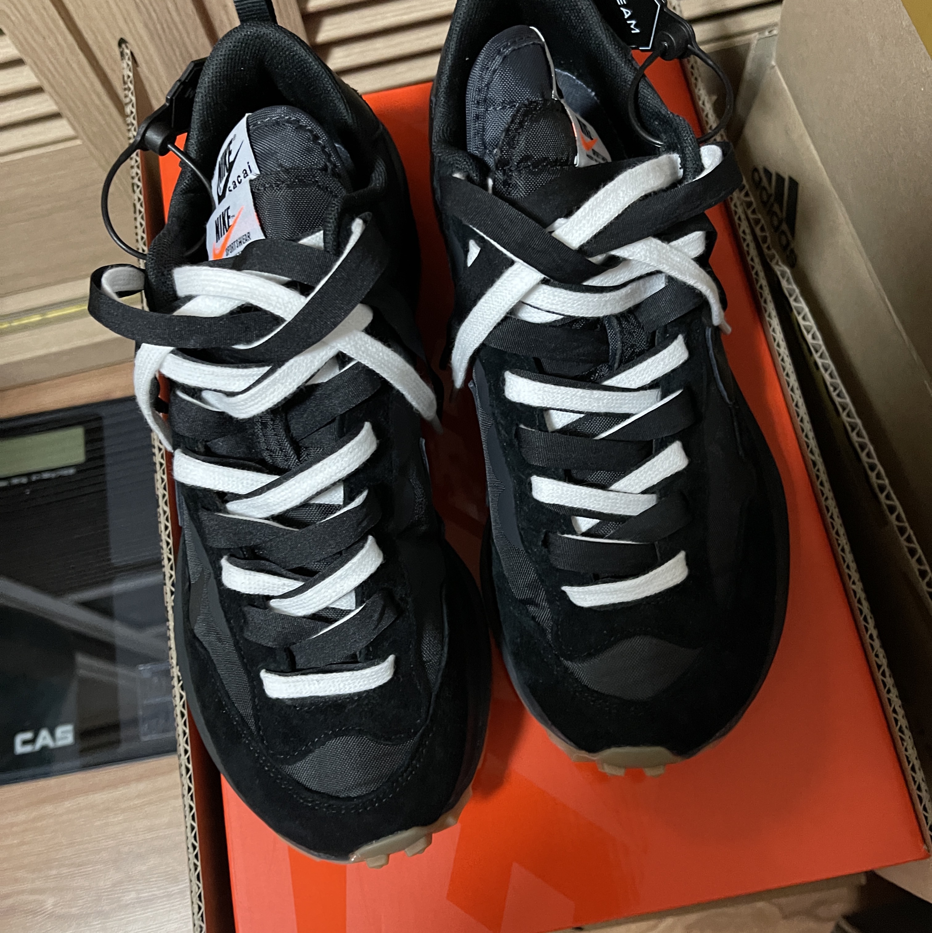 Nike x Sacai VaporWaffle Black and Gum 착용 스타일