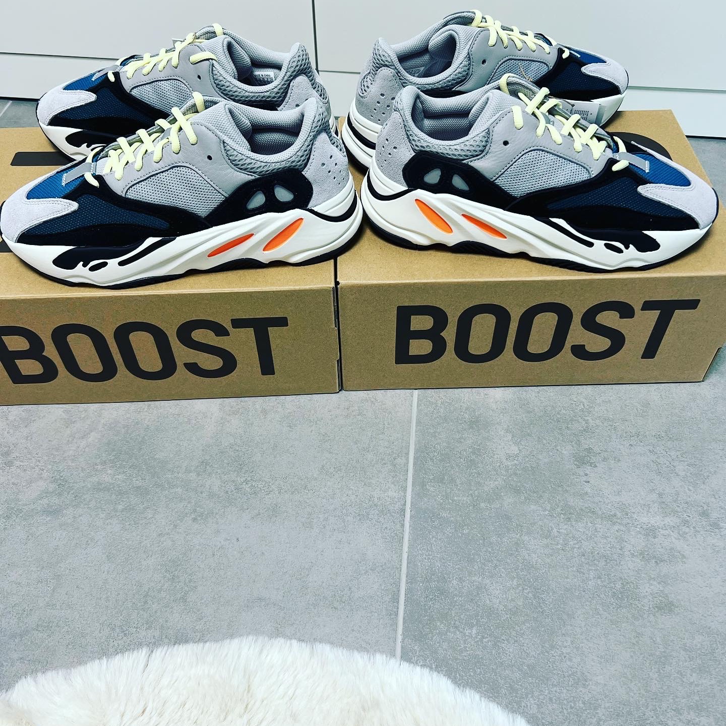 Adidas Yeezy Boost 700 Wave Runner Solid Grey 2021/2022 착용 스타일 - 2