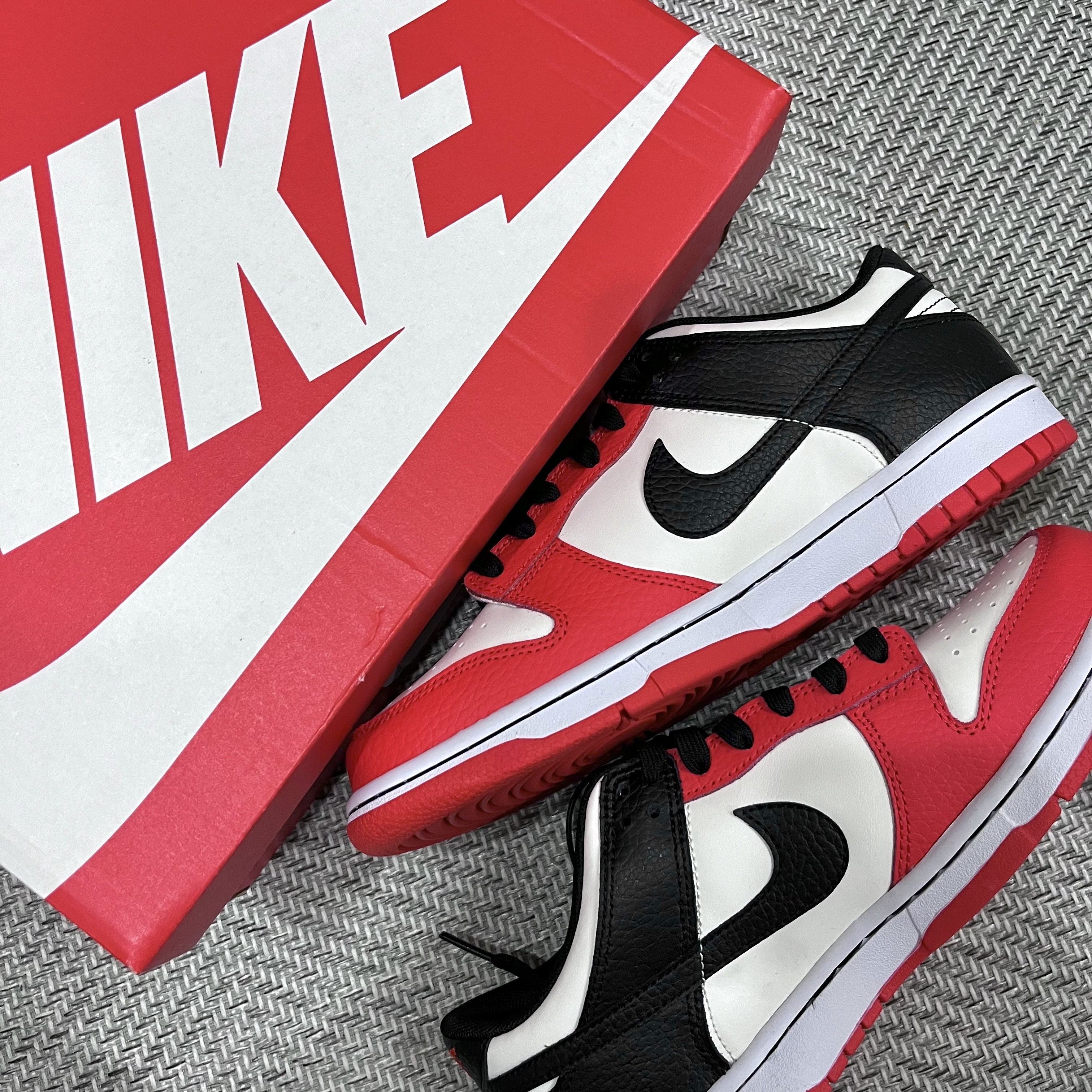 (GS) Nike x NBA Dunk Low Black and Chile Red 착용 스타일