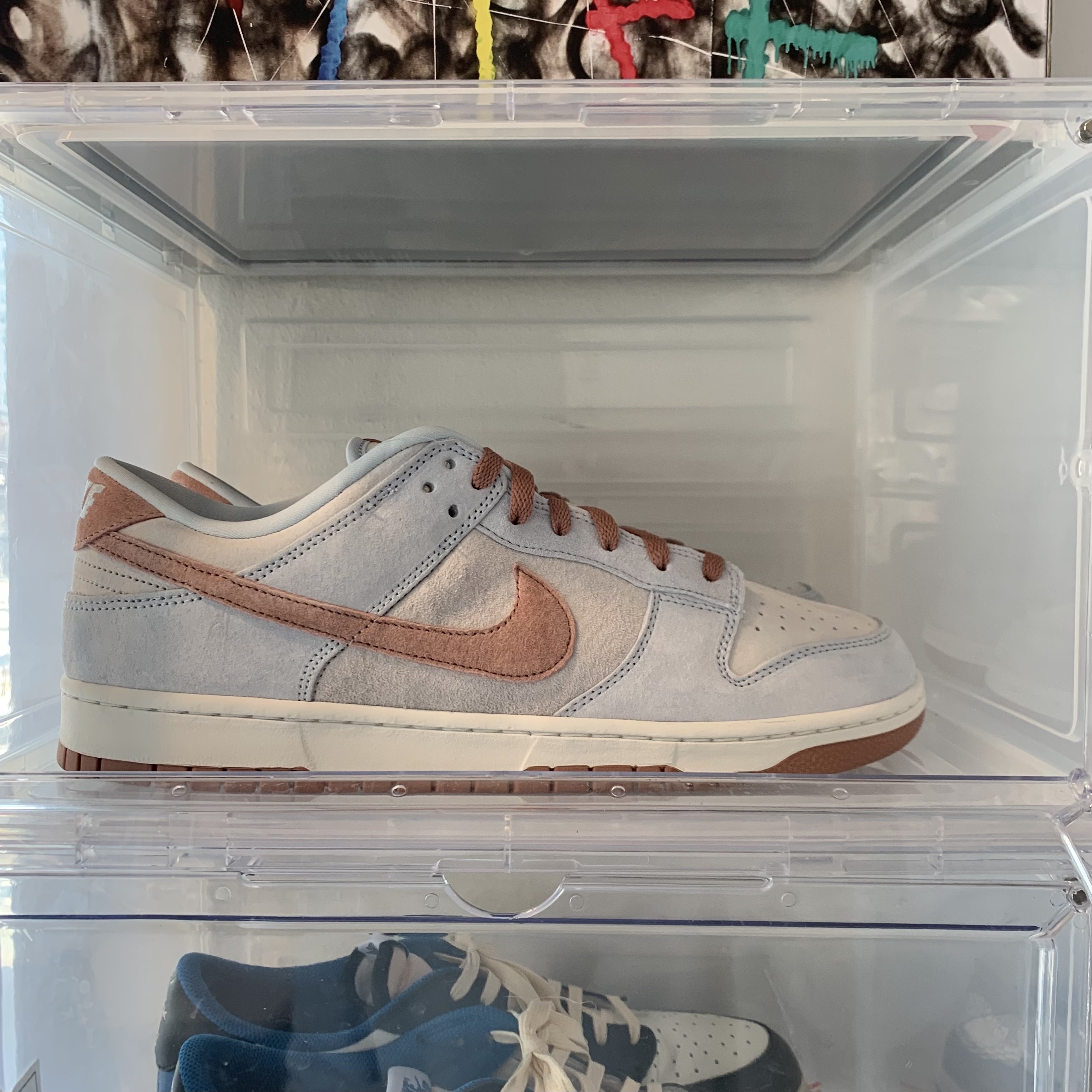 Nike Dunk Low Retro PRM Fossil Rose, Jordan 1 x Travis Scott x Fragment Retro Low OG SP Military Blue 착용 스타일 - 1