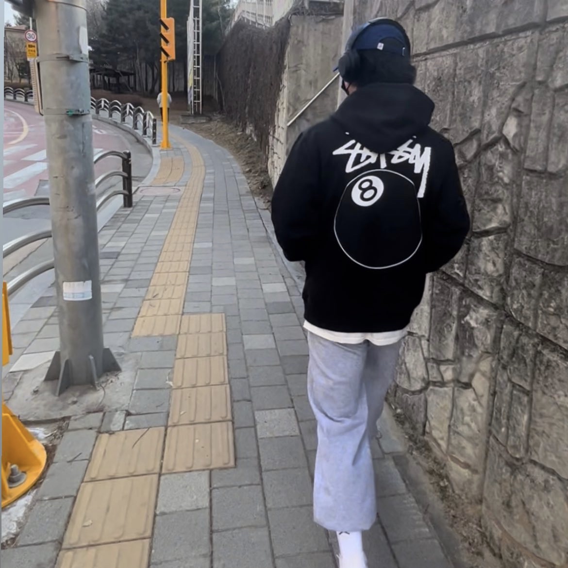 Sony WH-1000XM4 Black (Korean Ver.), Stussy 8 Ball Hoodie Black - 21FW 착용 스타일