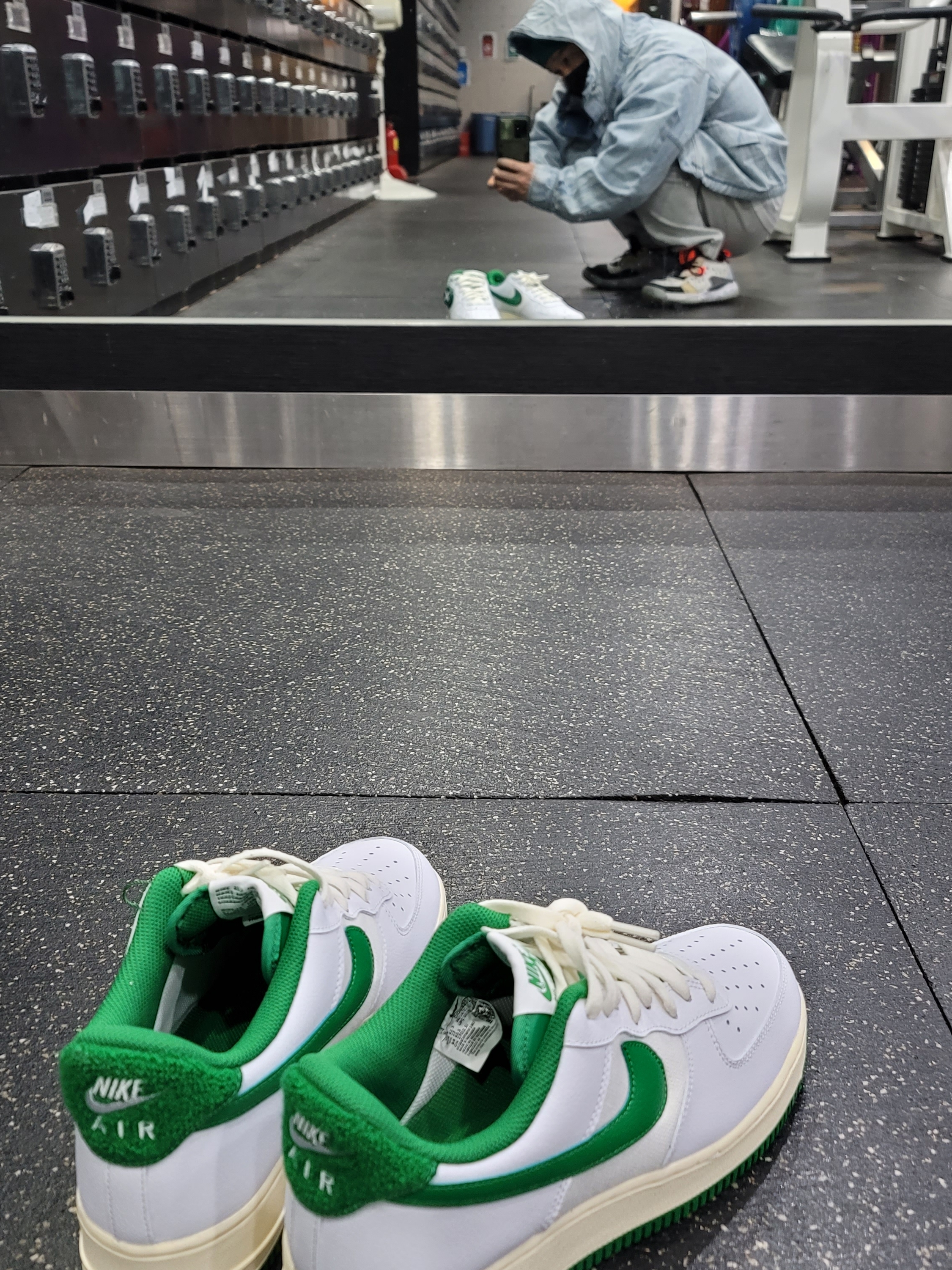 Nike NRG Beanie Mystic Green, Nike Air Force 1 '07 LV8 Varsity White Pine Green 착용 스타일 - 2