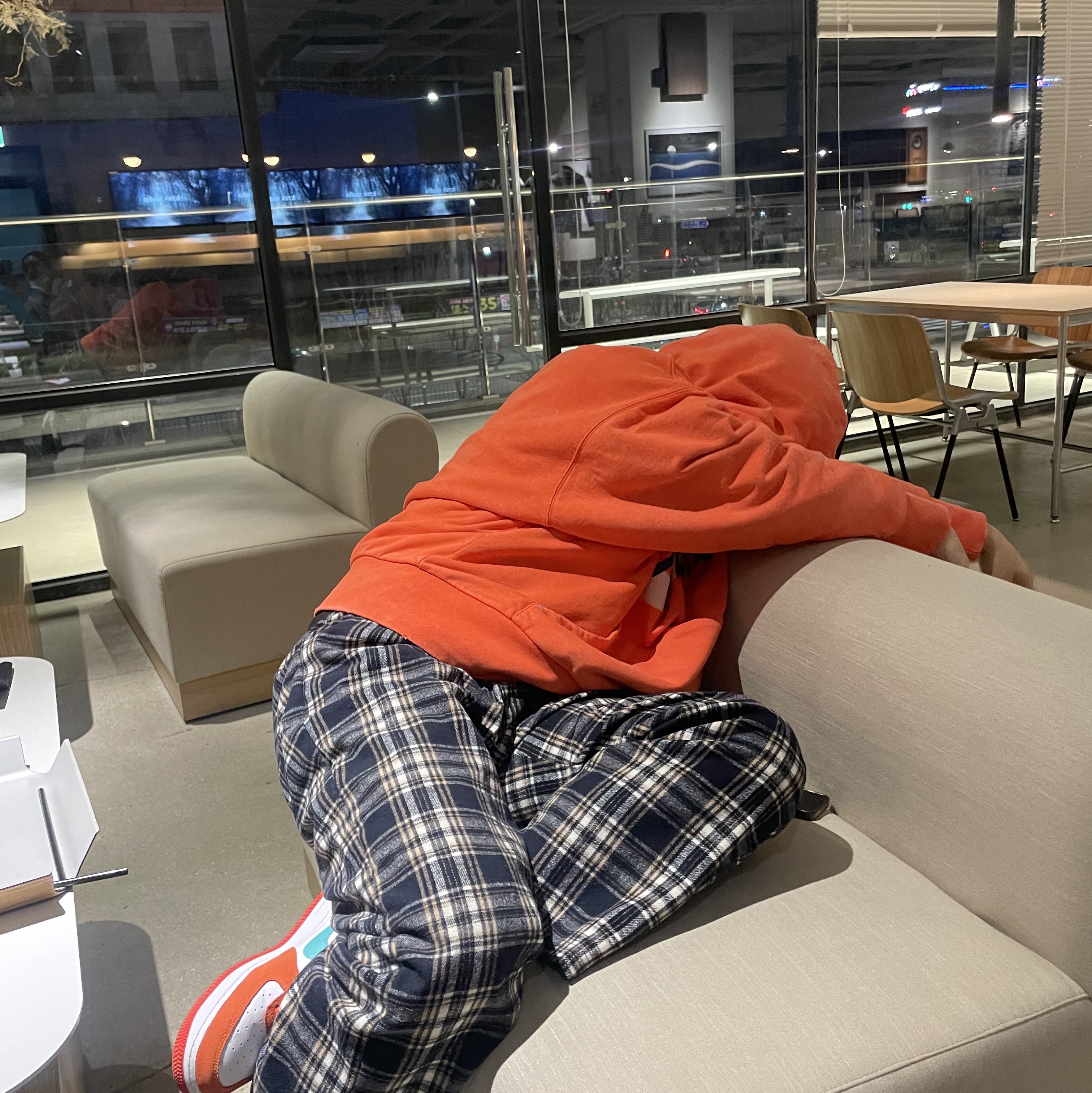 Nike x Cactus Plant Flea Market Shoebox Heavyweight Hooded Pullover Orange - US/EU, Nike Air Force 1 '07 LV8 Athletic Club Rush Orange Washed Teal 착용 스타일