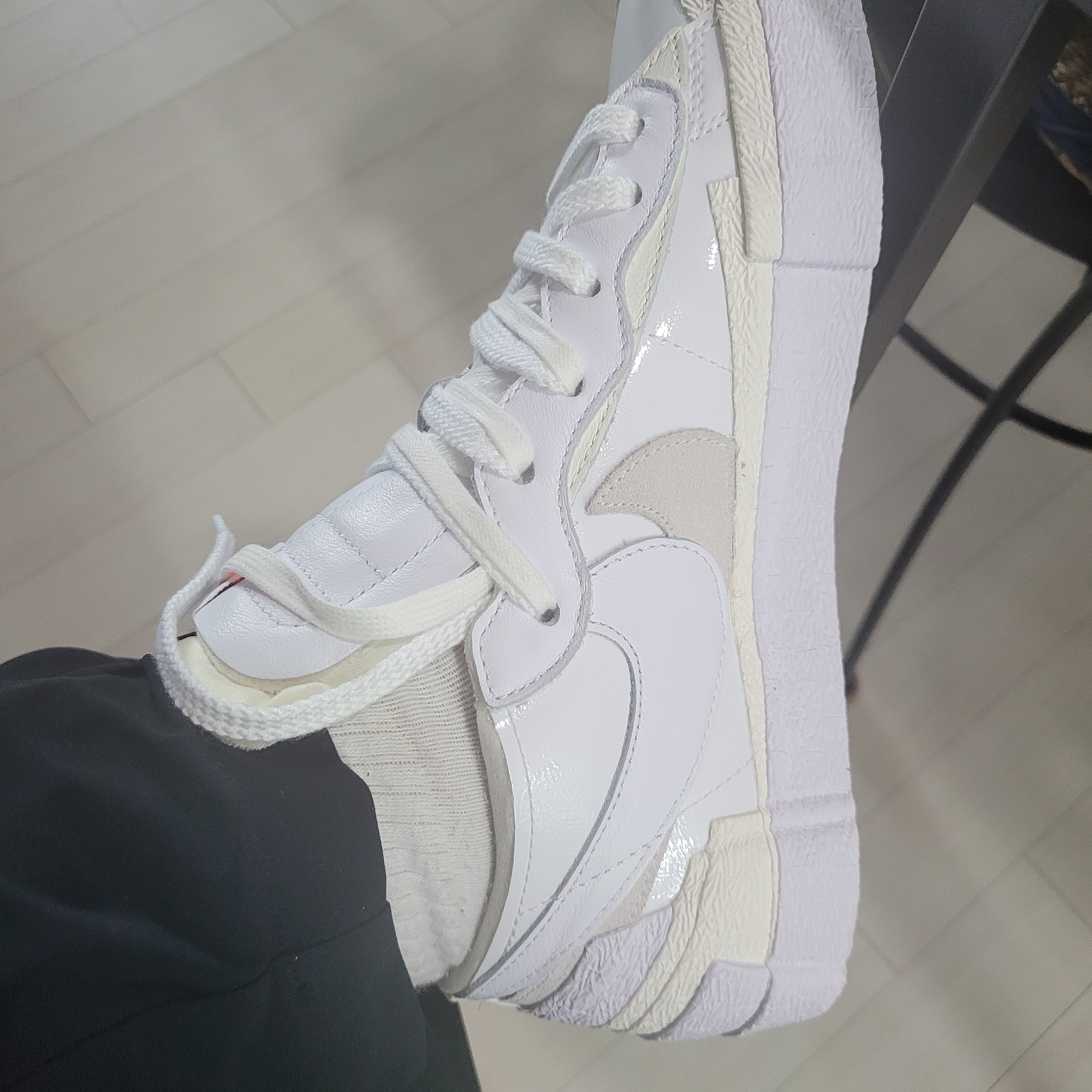 Nike x Sacai Blazer Low White Patent Leather 착용 스타일