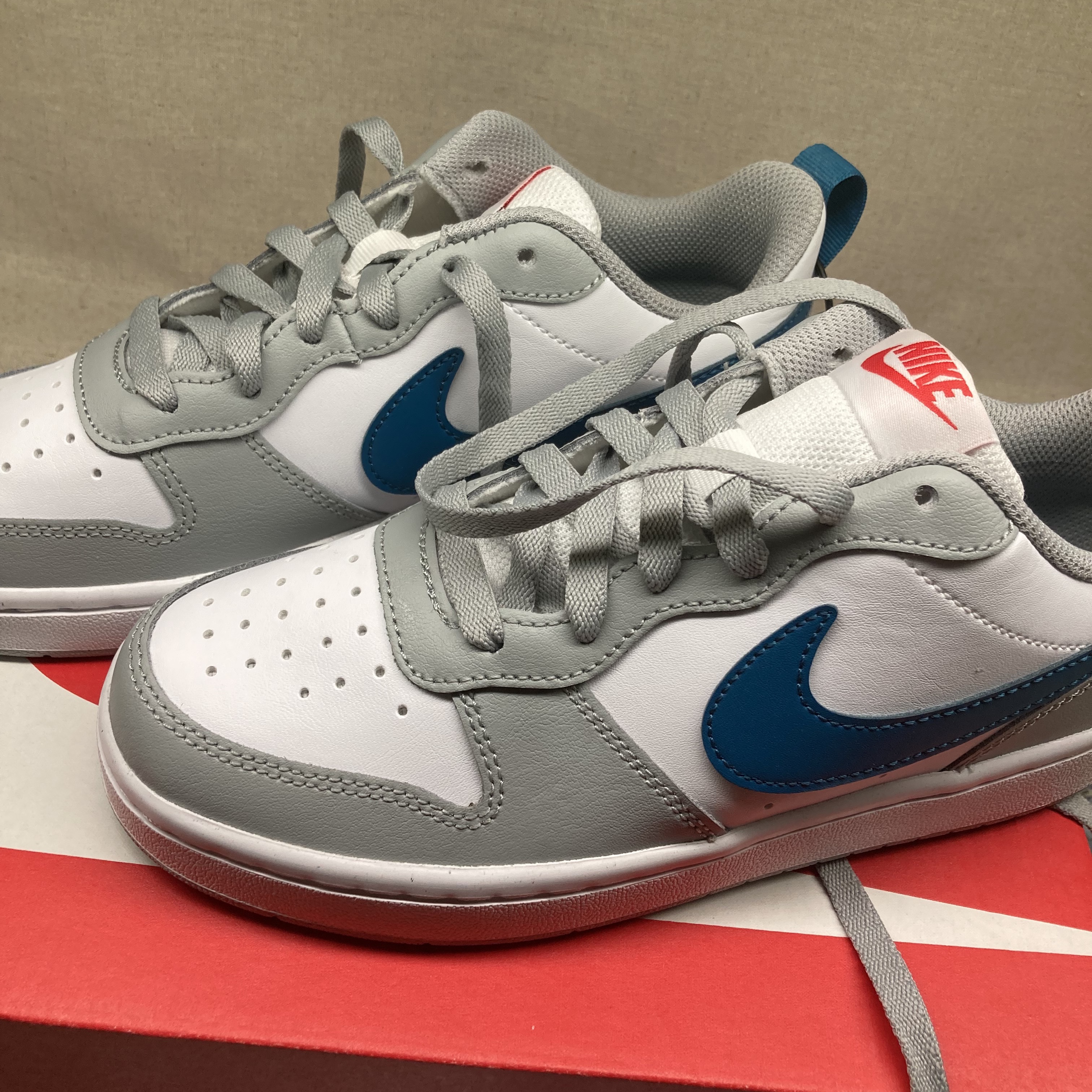 (GS) Nike Court Borough Low 2 Light Smoke Grey 착용 스타일 - 1