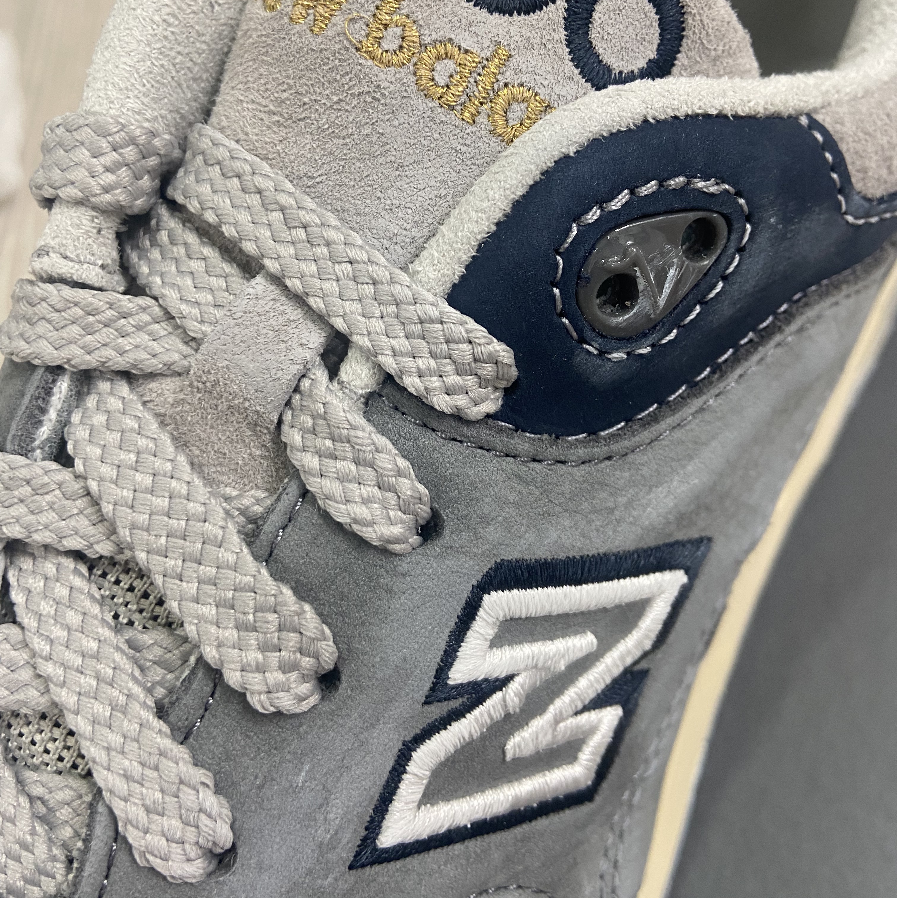 New Balance 1600 Premium Vintage Grey 착용 스타일 - 1
