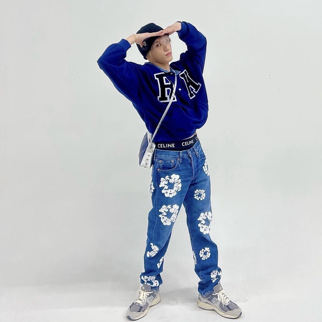 New Balance 2002R Protection Pack Rain Cloud 착용 스타일 - 3