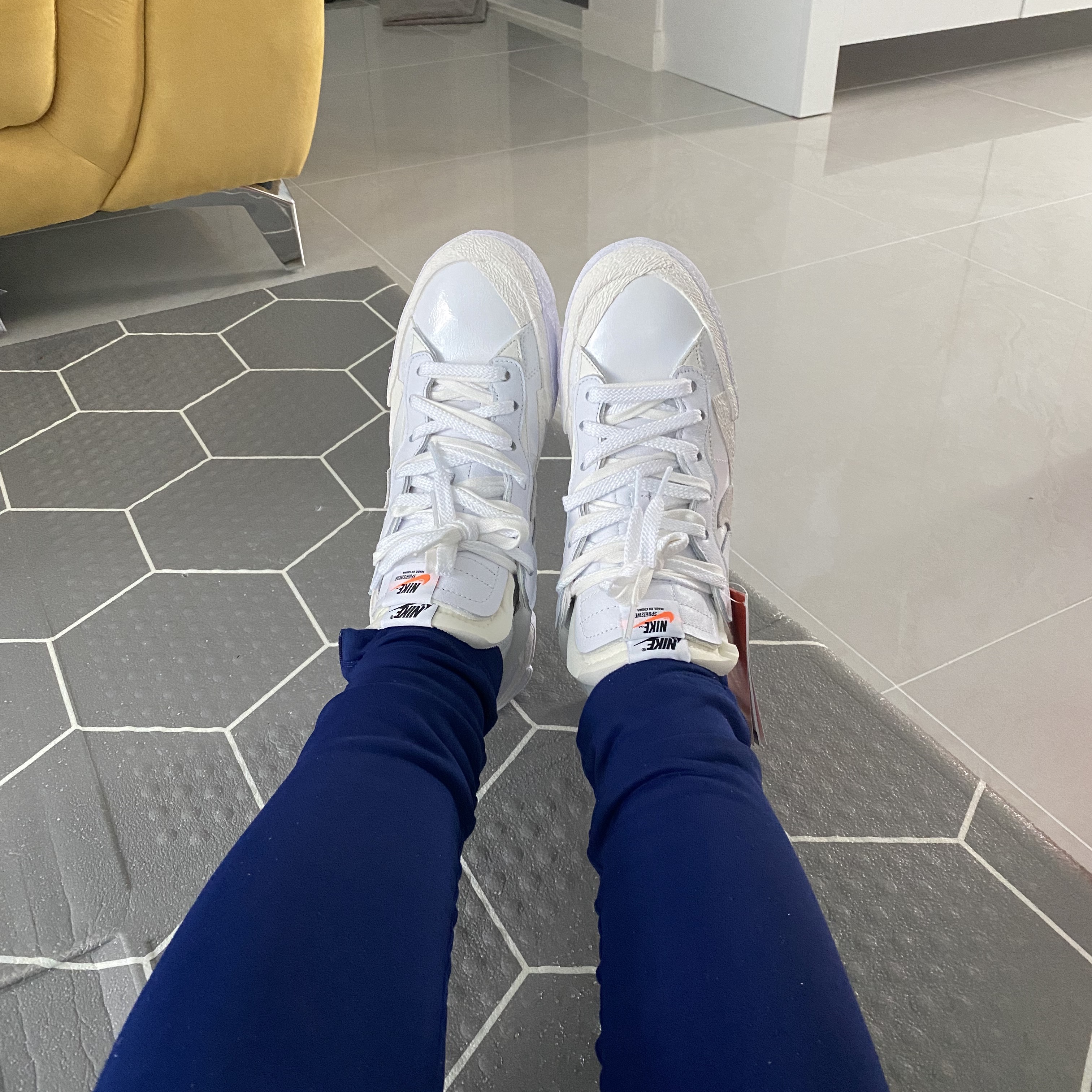 Nike x Sacai Blazer Low White Patent Leather 착용 스타일 - 5