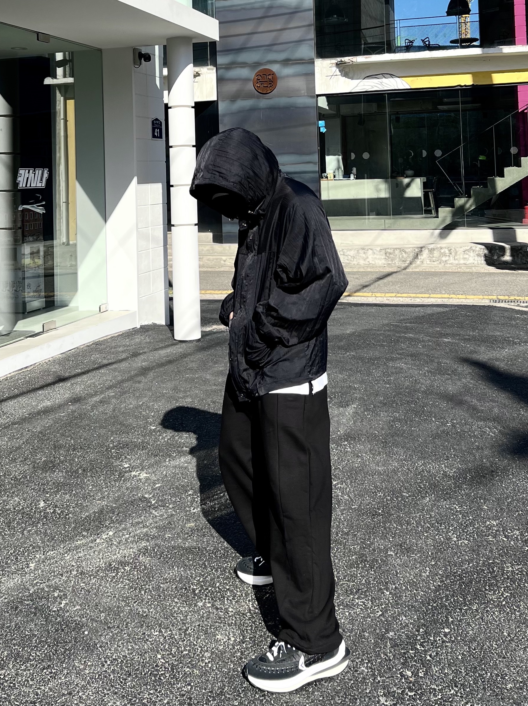 Nike x Sacai x Jean Paul Gaultier VaporWaffle Black White 착용 스타일 - 1