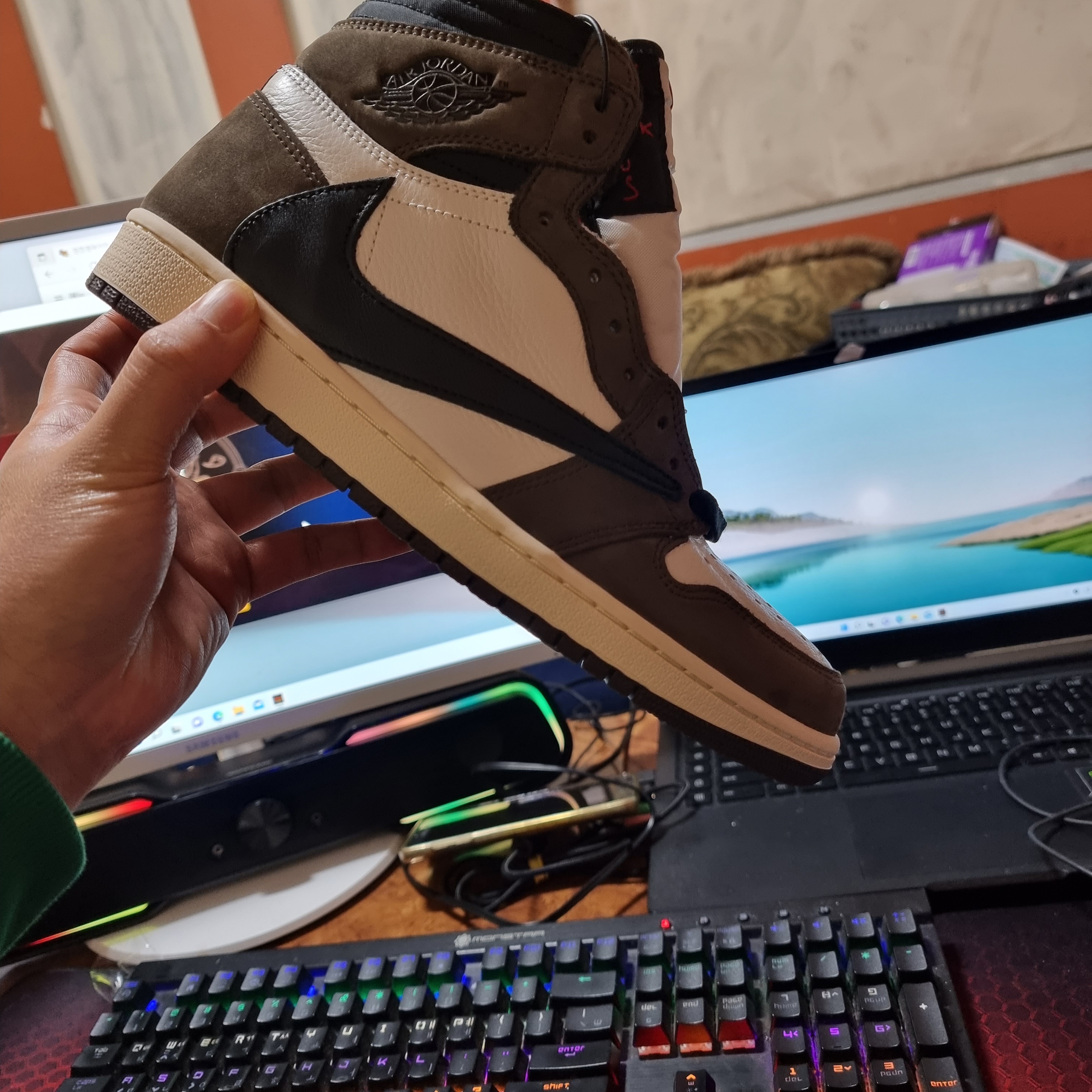 Jordan 1 x Travis Scott Retro High OG SP Mocha 착용 스타일