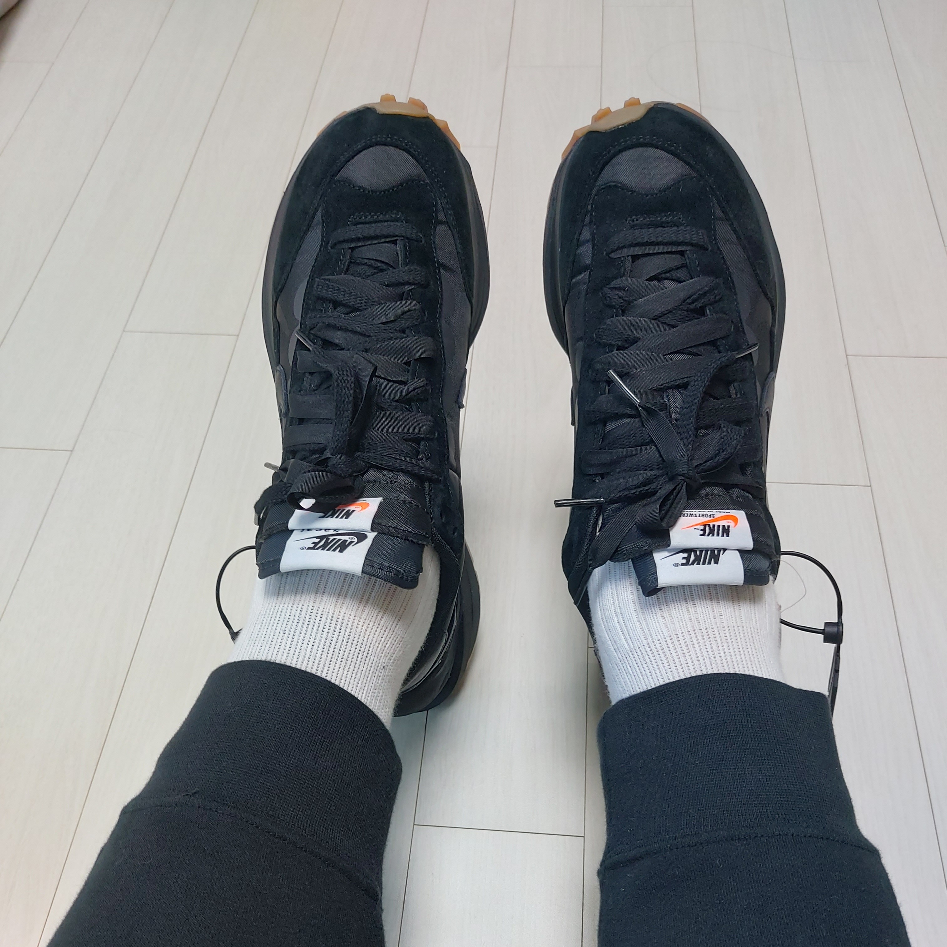 Nike x Sacai VaporWaffle Black and Gum 착용 스타일