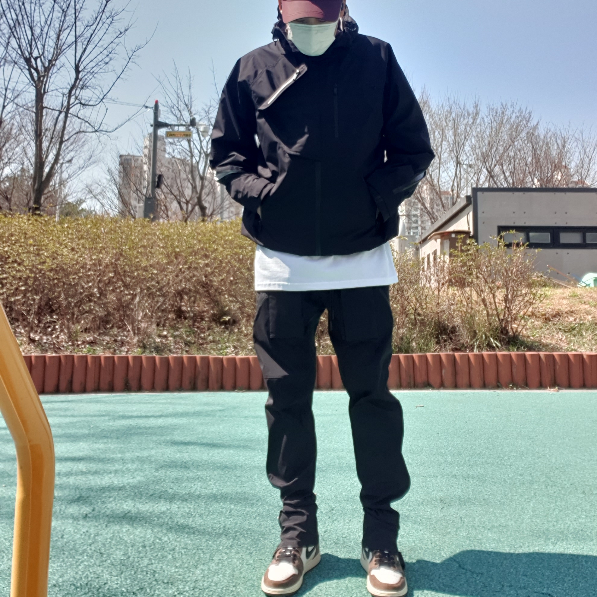 Jordan 1 x Travis Scott Retro High OG SP Mocha 착용 스타일 - 1