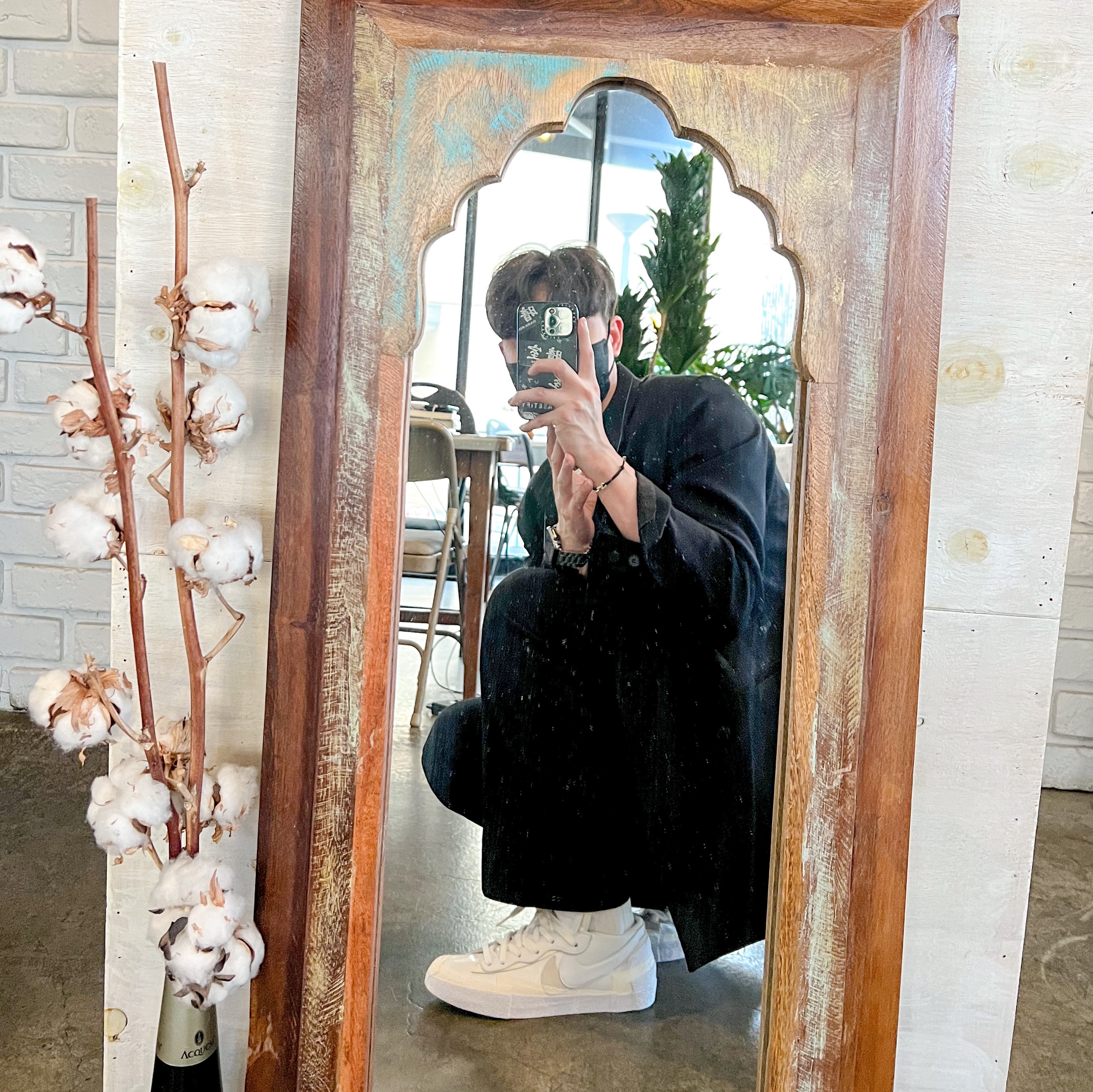 Nike x Sacai Blazer Low White Patent Leather, Casetify x Darkr8m Studio Tape Impact iPhone Case Double Black 착용 스타일