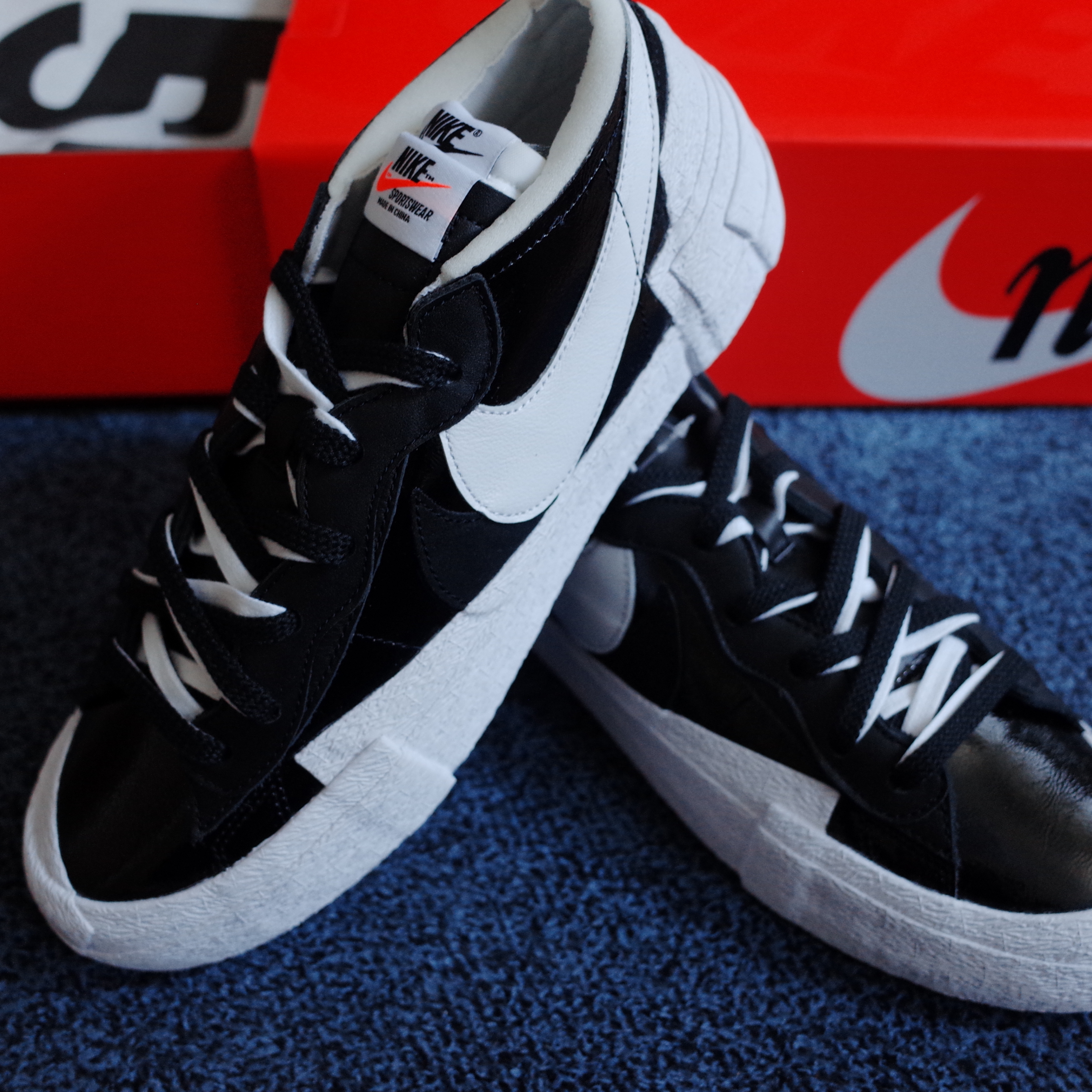 Nike x Sacai Blazer Low Black Patent Leather 착용 스타일 - 1