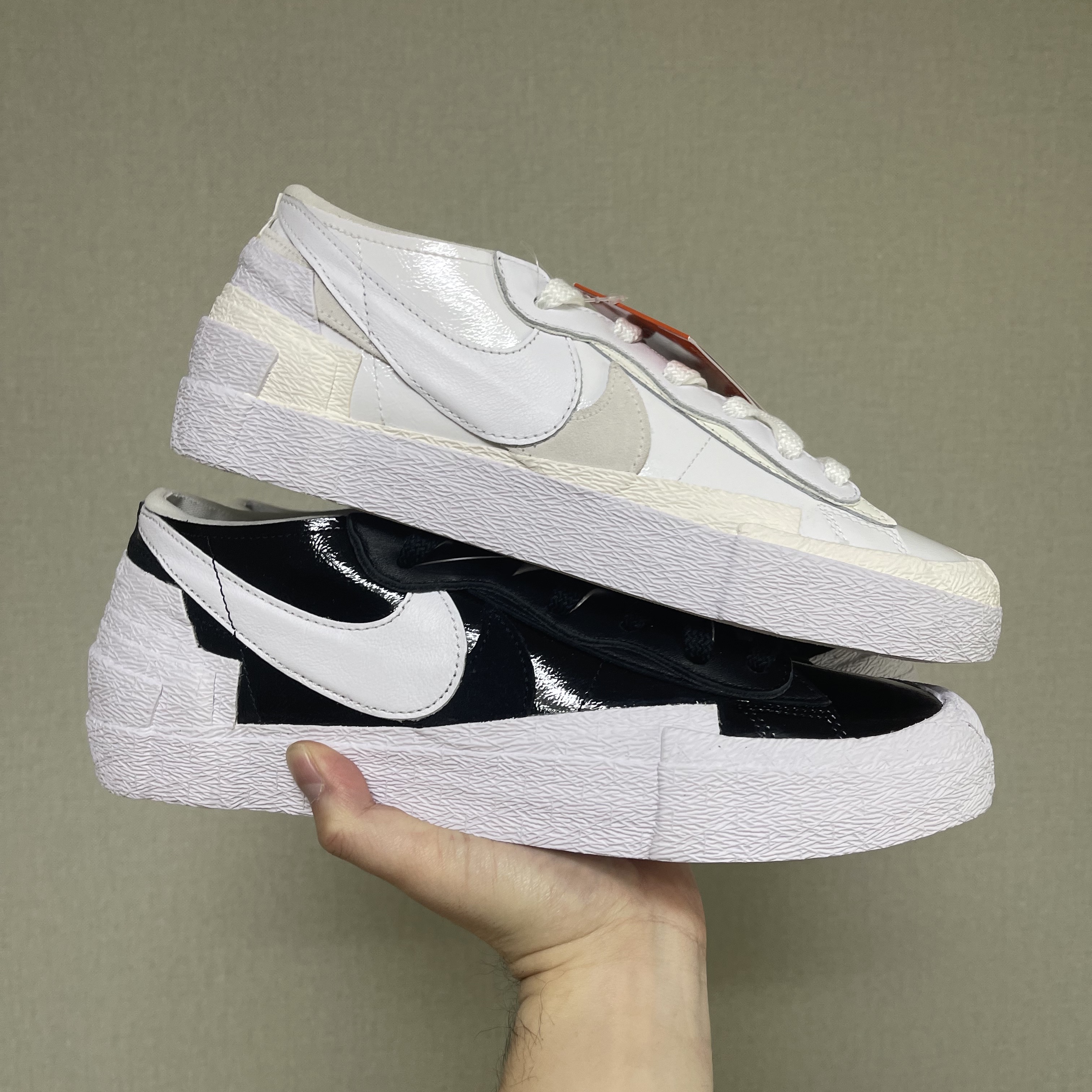 Nike x Sacai Blazer Low White Patent Leather 착용 스타일 - 1