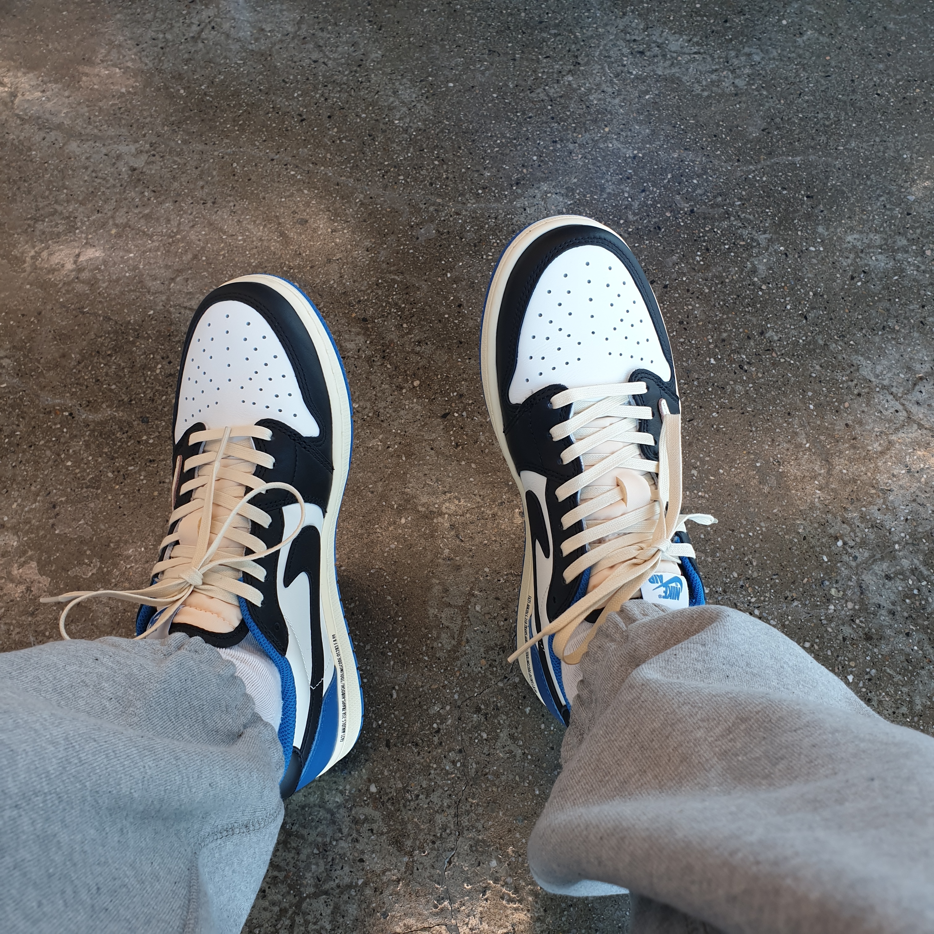 Jordan 1 x Travis Scott x Fragment Retro Low OG SP Military Blue 착용 스타일