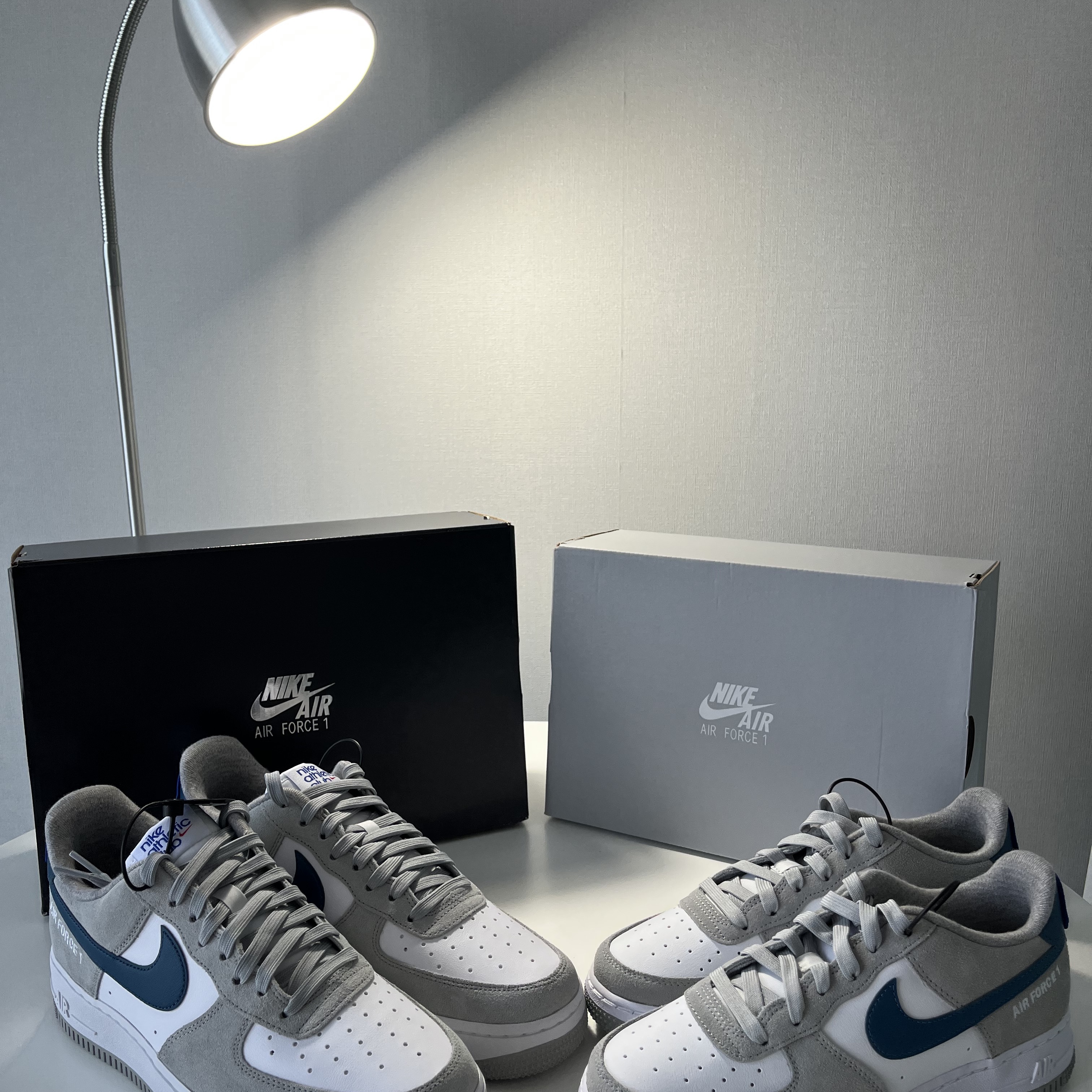 Nike Air Force 1 '07 LV8 Athletic Club Light Smoke Grey Marina 착용 스타일 - 1