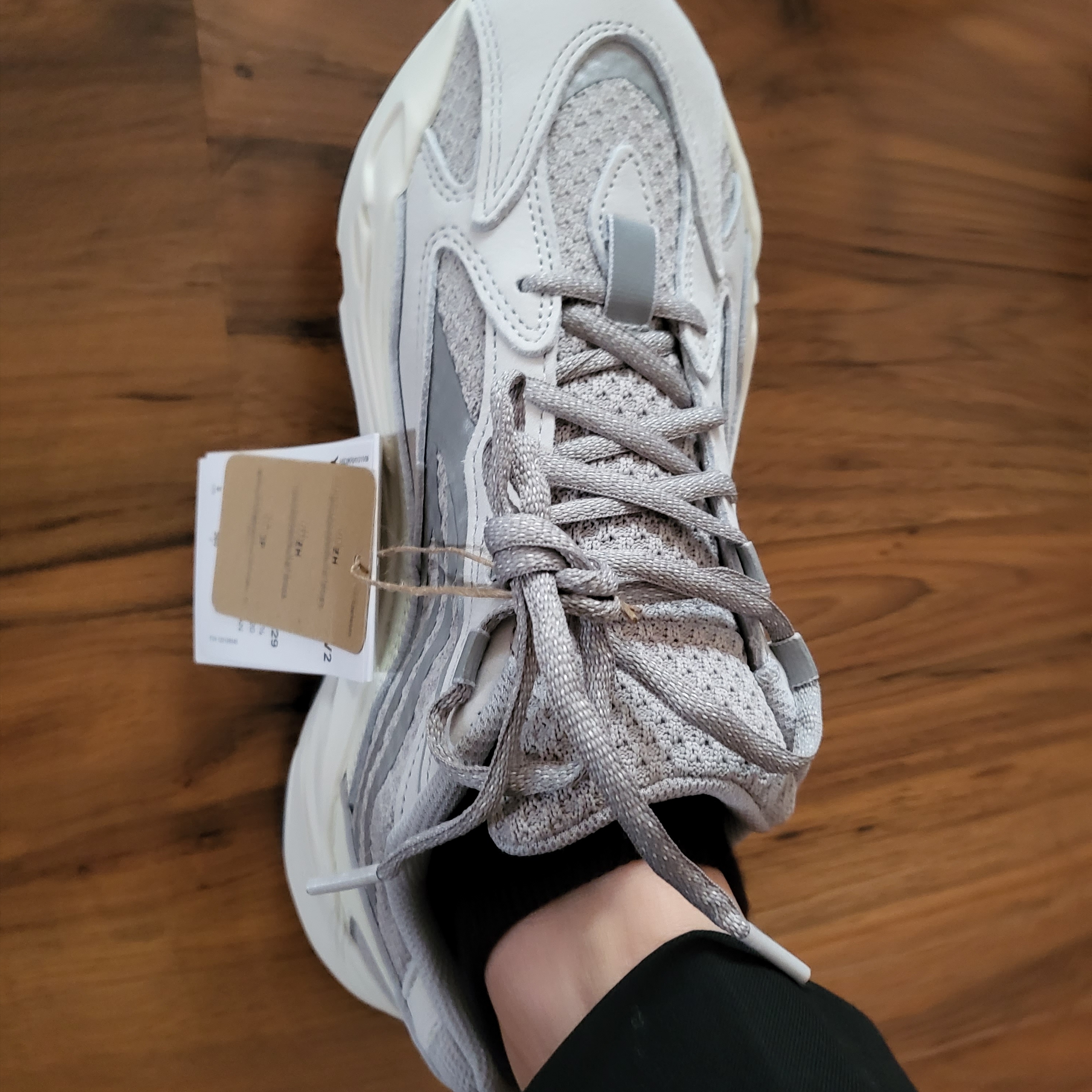 Adidas Yeezy Boost 700 V2 Static 2022 착용 스타일