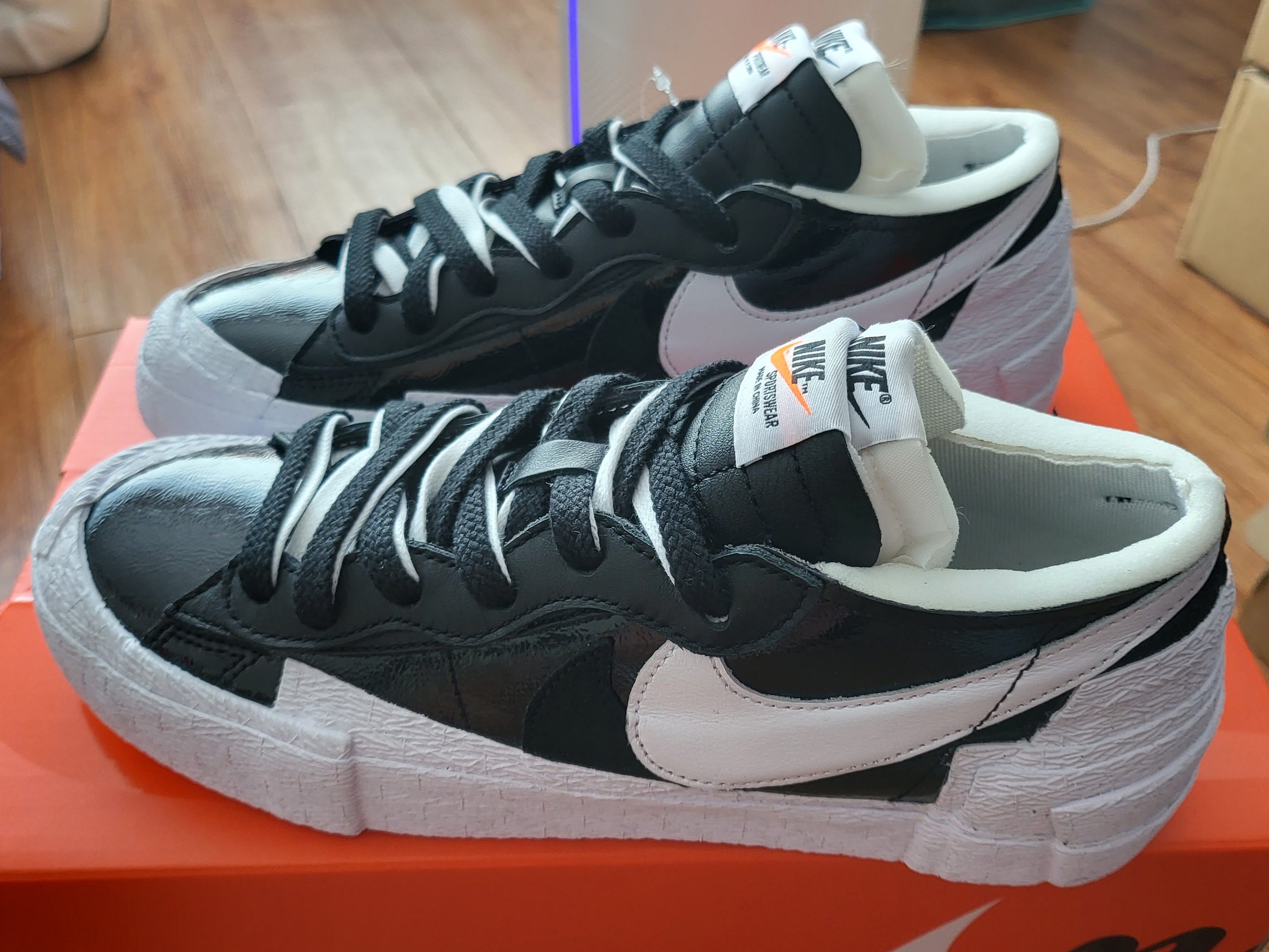 Nike x Sacai Blazer Low Black Patent Leather 착용 스타일 - 1