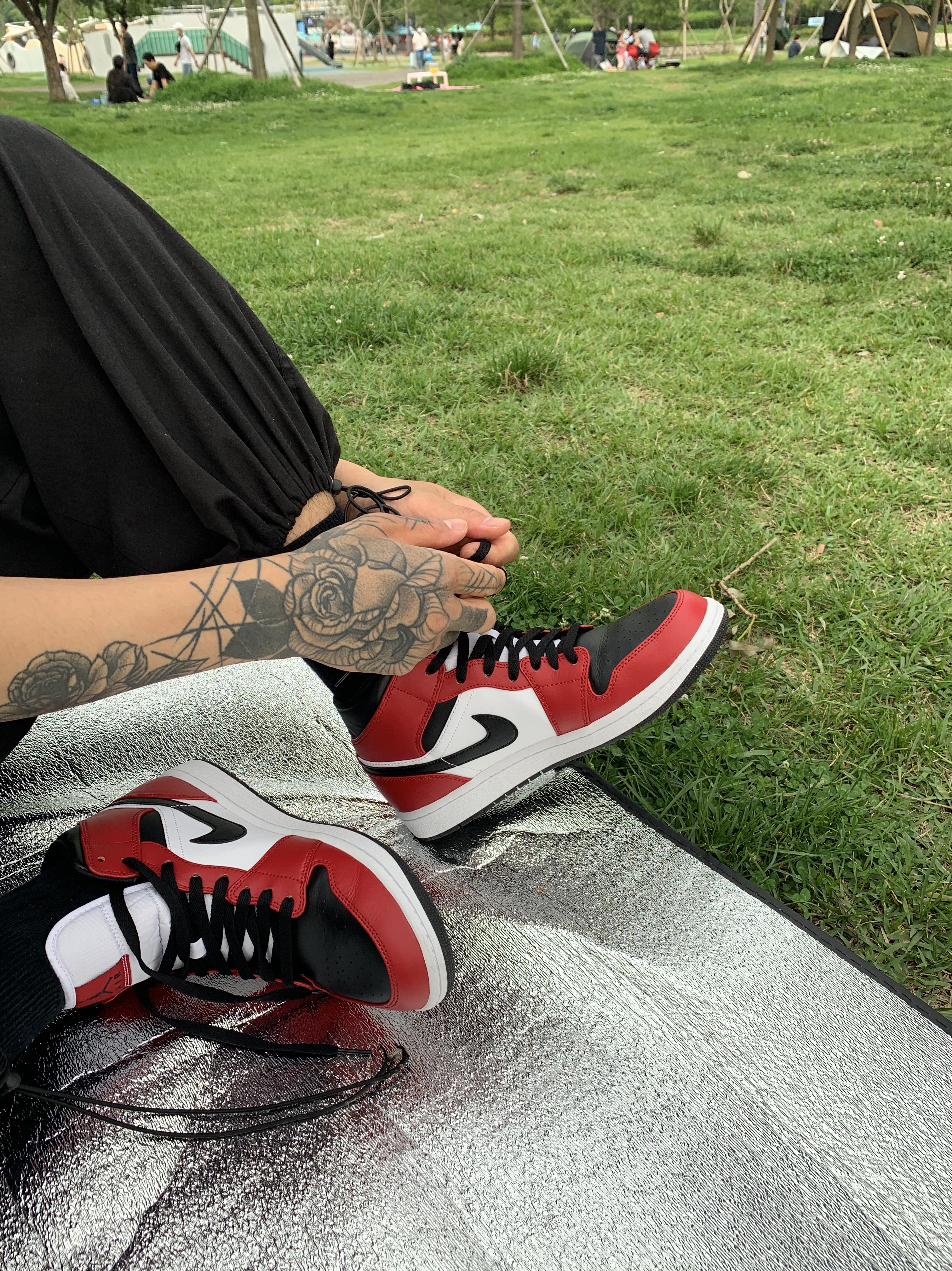 Jordan 1 Mid Chicago Black Toe 착용 스타일 - 2