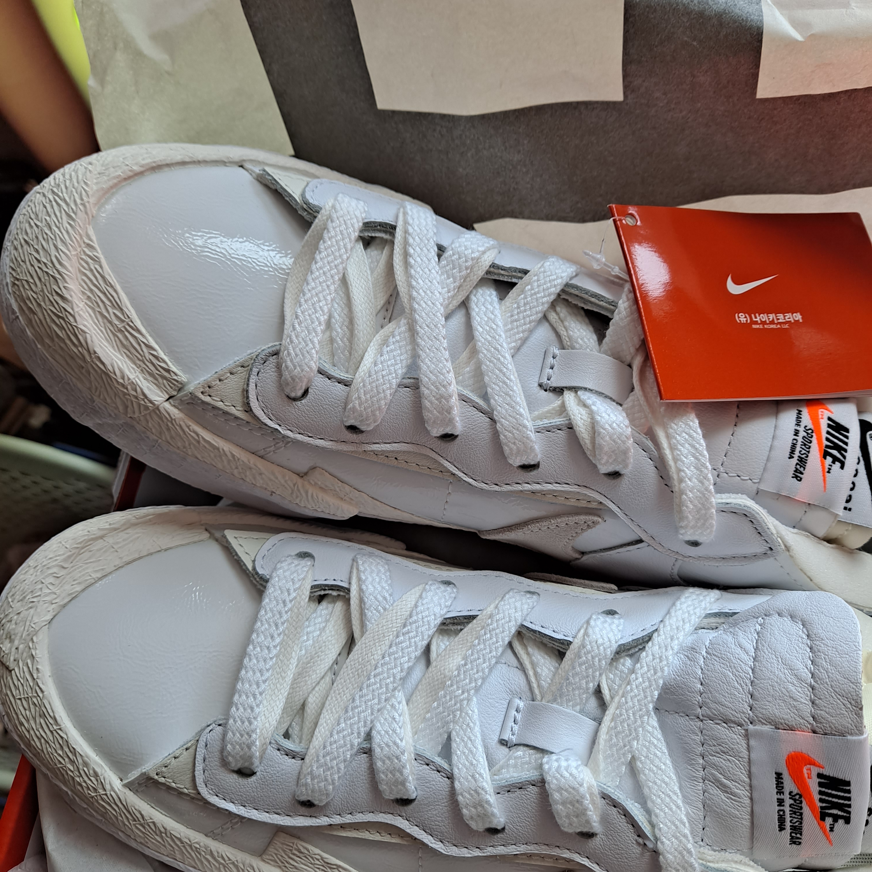Nike x Sacai Blazer Low White Patent Leather 착용 스타일