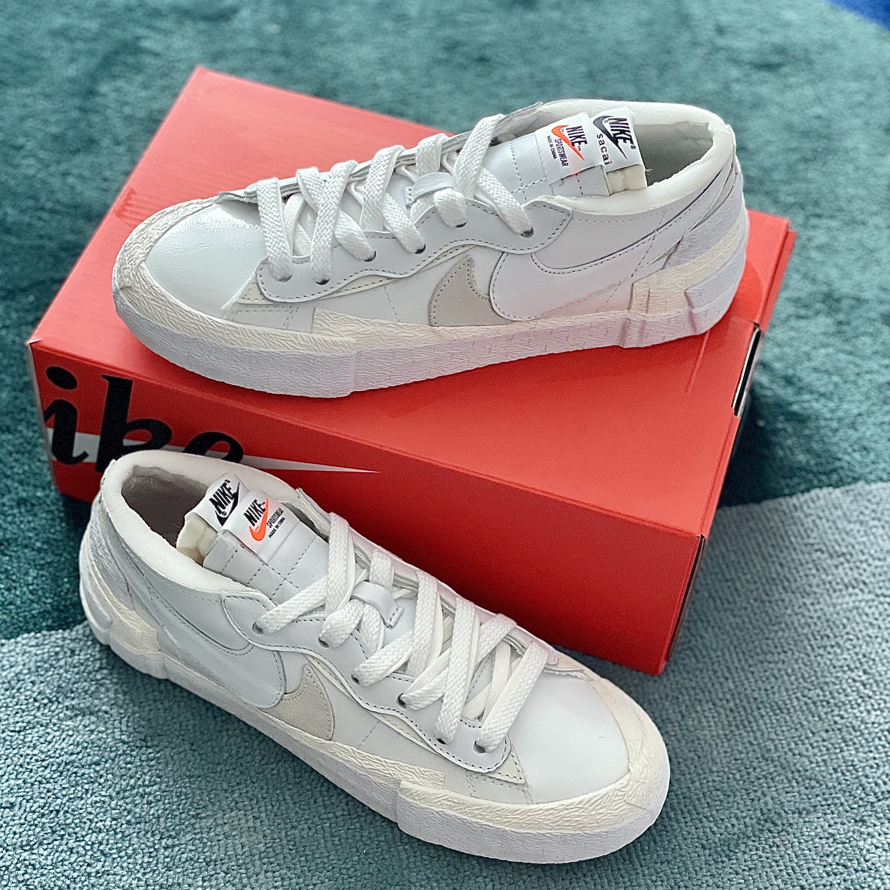 Nike x Sacai Blazer Low White Patent Leather 착용 스타일