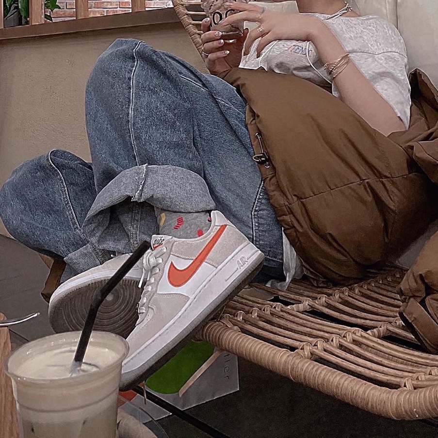 (W) Nike Air Force 1 '07 SE First Use Orange Sail 착용 스타일