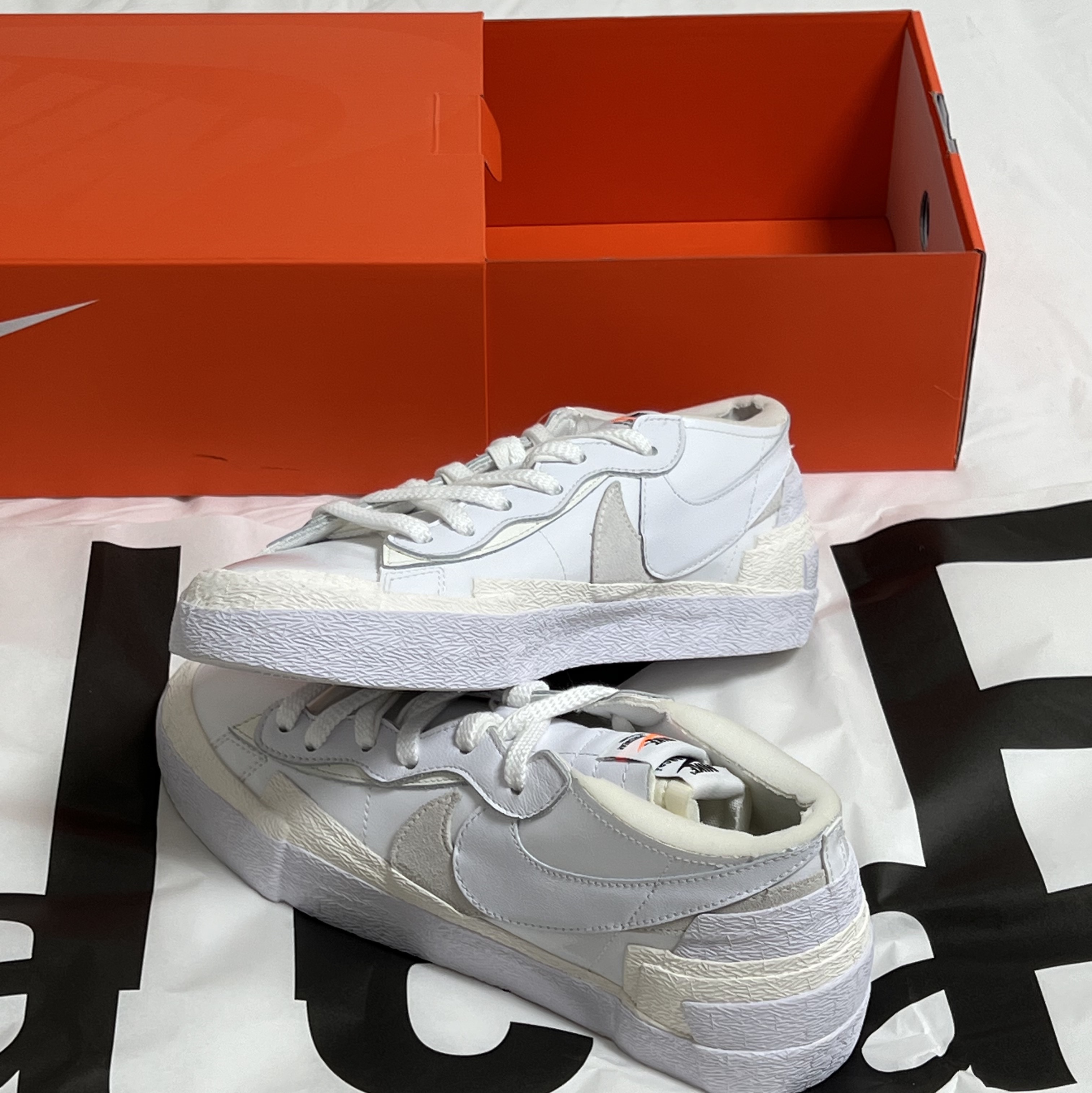 Nike x Sacai Blazer Low White Patent Leather 착용 스타일 - 2