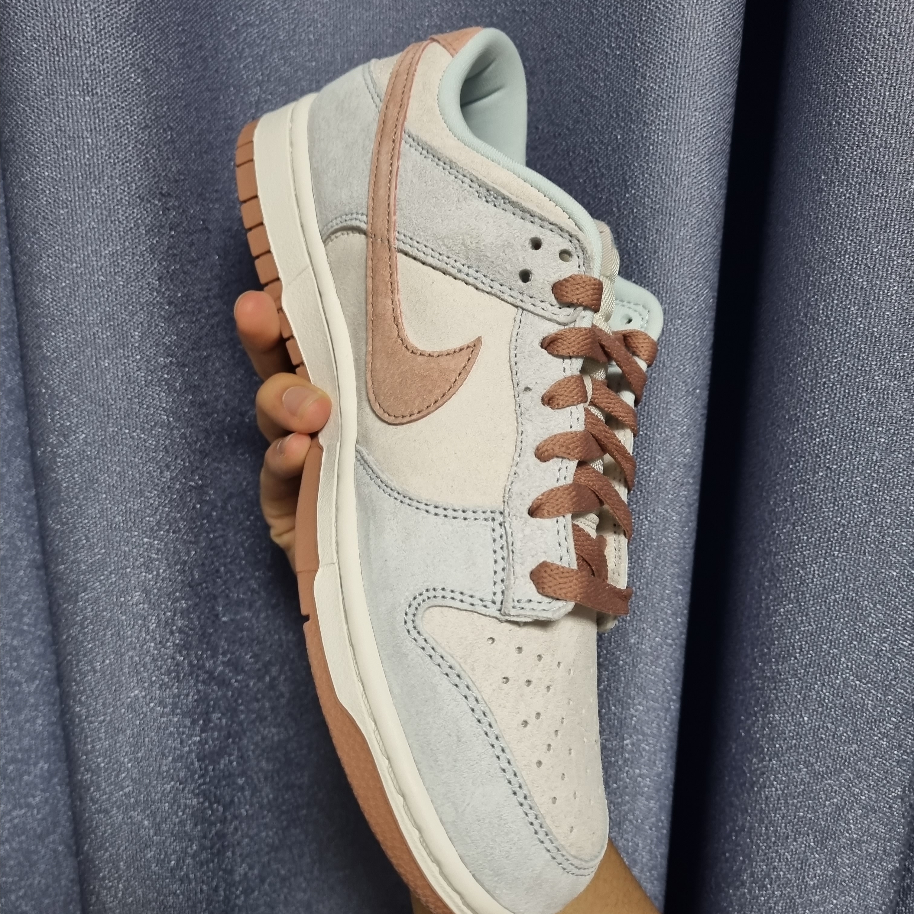 Nike Dunk Low Retro PRM Fossil Rose 착용 스타일 - 2